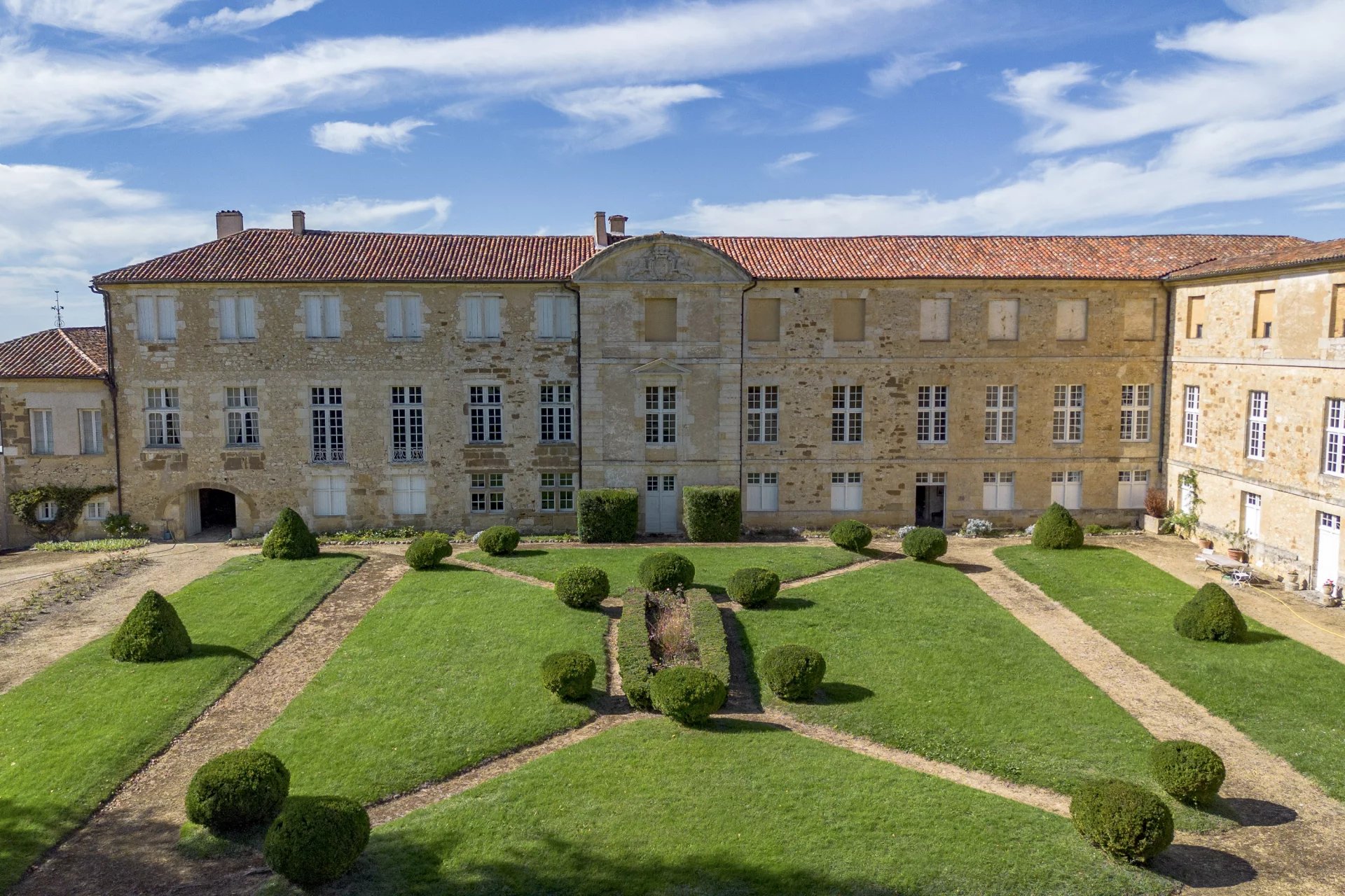 A Rare 17th-Century Château in Gascony, Midi-Pyrénées – France – BVI68709