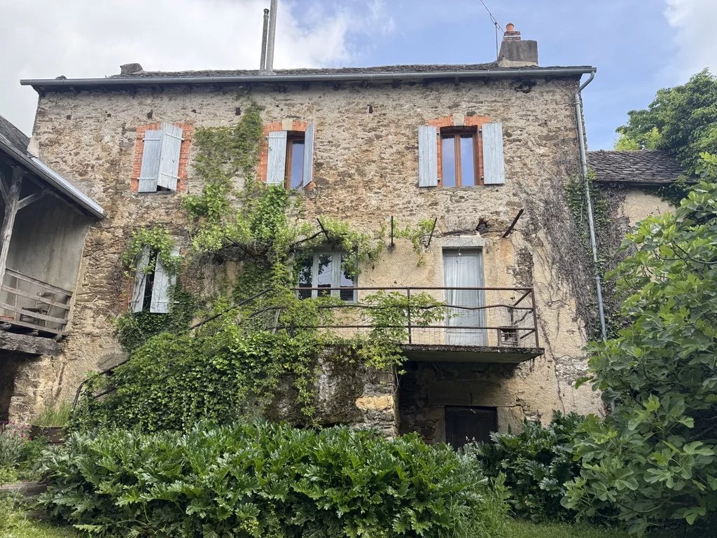 Stone House & Barns to Renovate – La Salvetat-Peyralès, Midi-Pyrénées – France – BVI81239