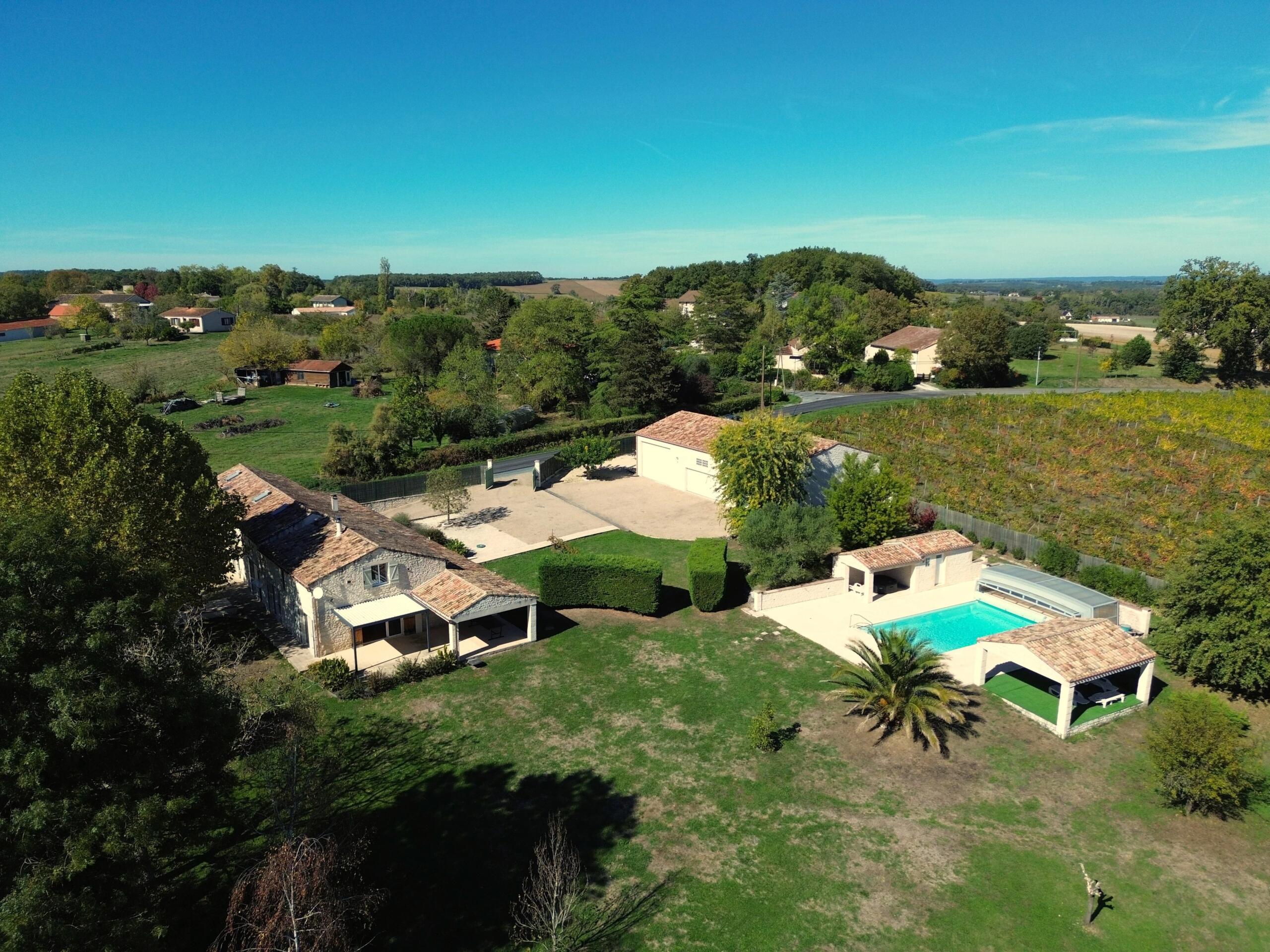 Exceptional stone property with guest house, swimming pool, and panoramic views, Aquitaine – France – BVI82147