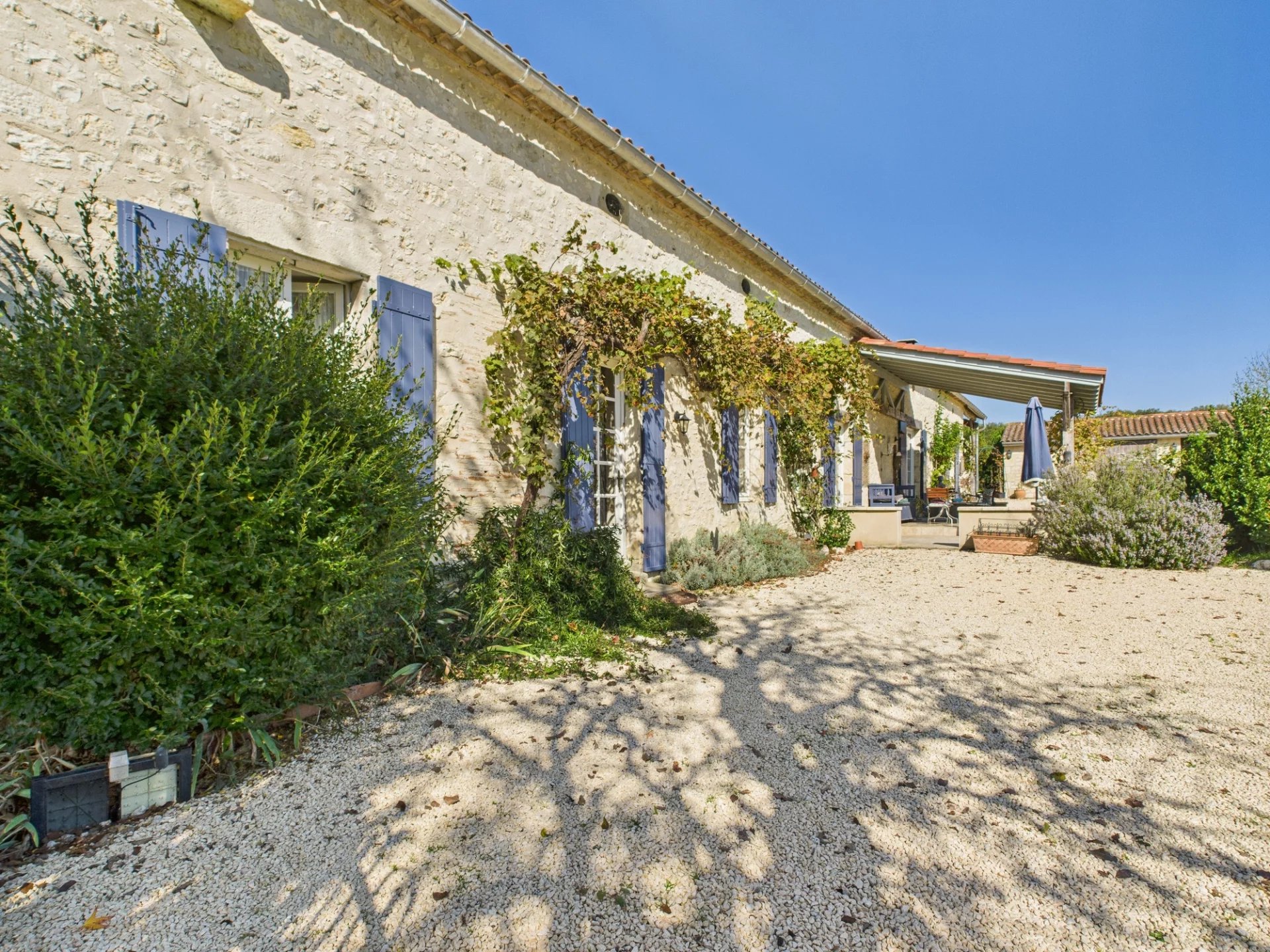 Charming Country Farmhouse on Nearly One Hectare, Aquitaine – France – BVI81187
