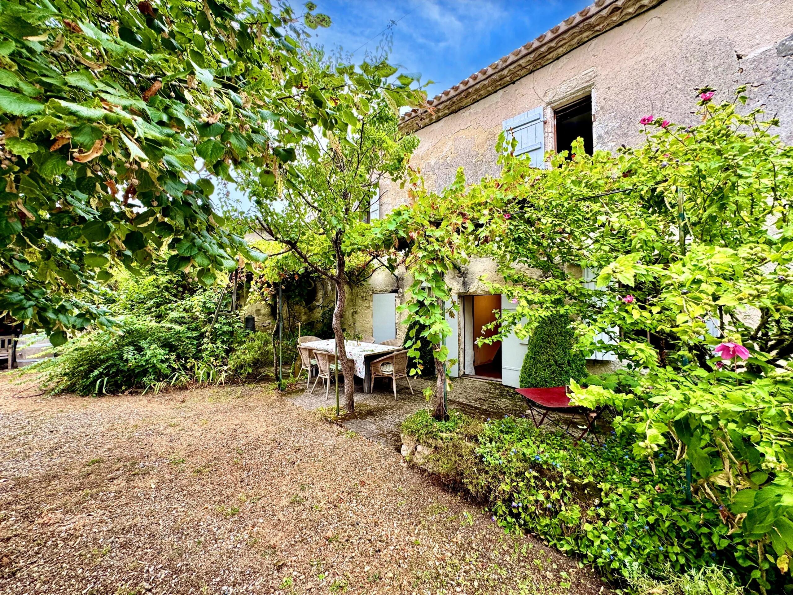 Charming traditional stone property, Aquitaine – France – BVI82466