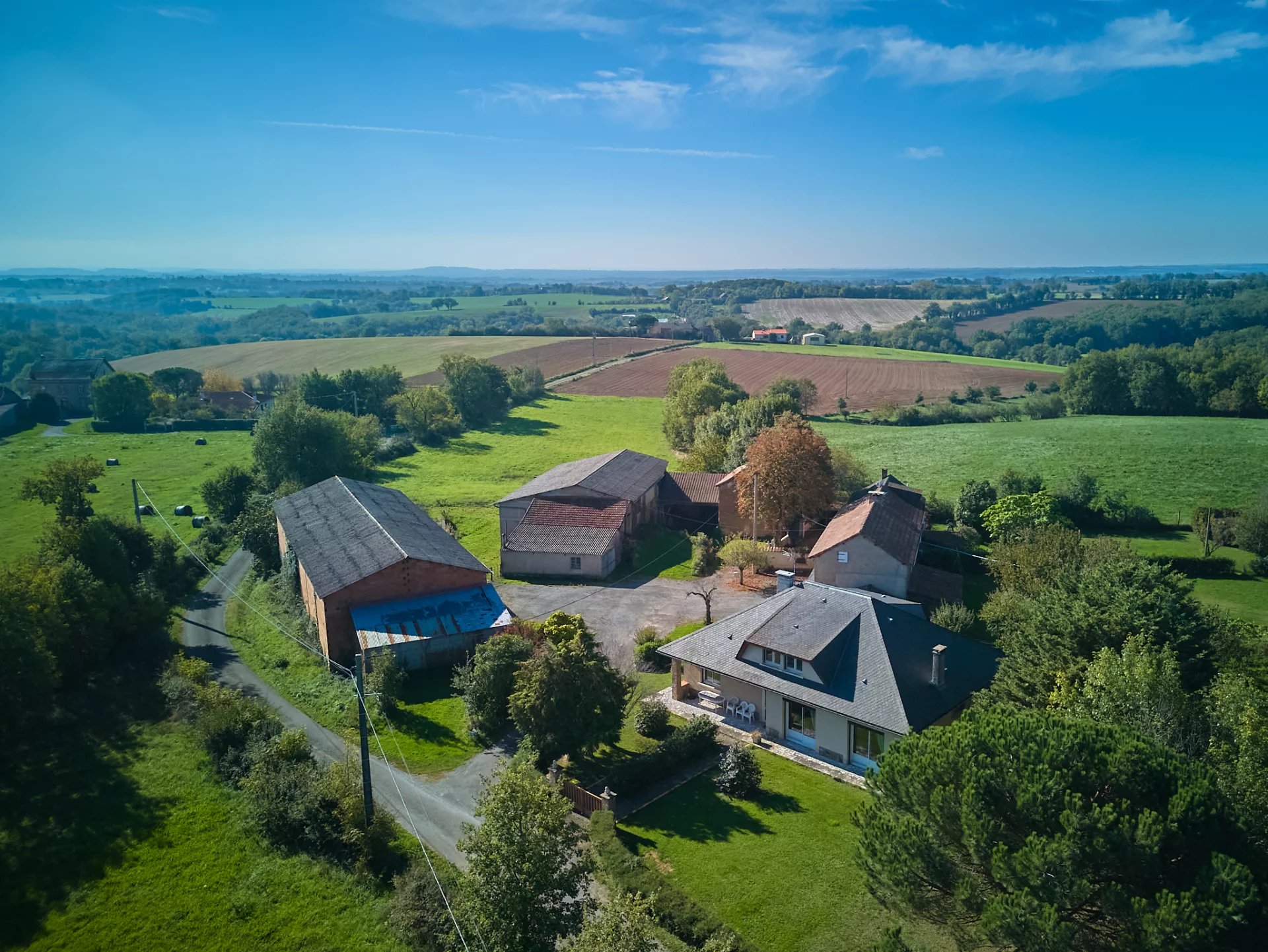 Two houses, outbuildings, land and woods, Midi-Pyrénées – France – BVI82627