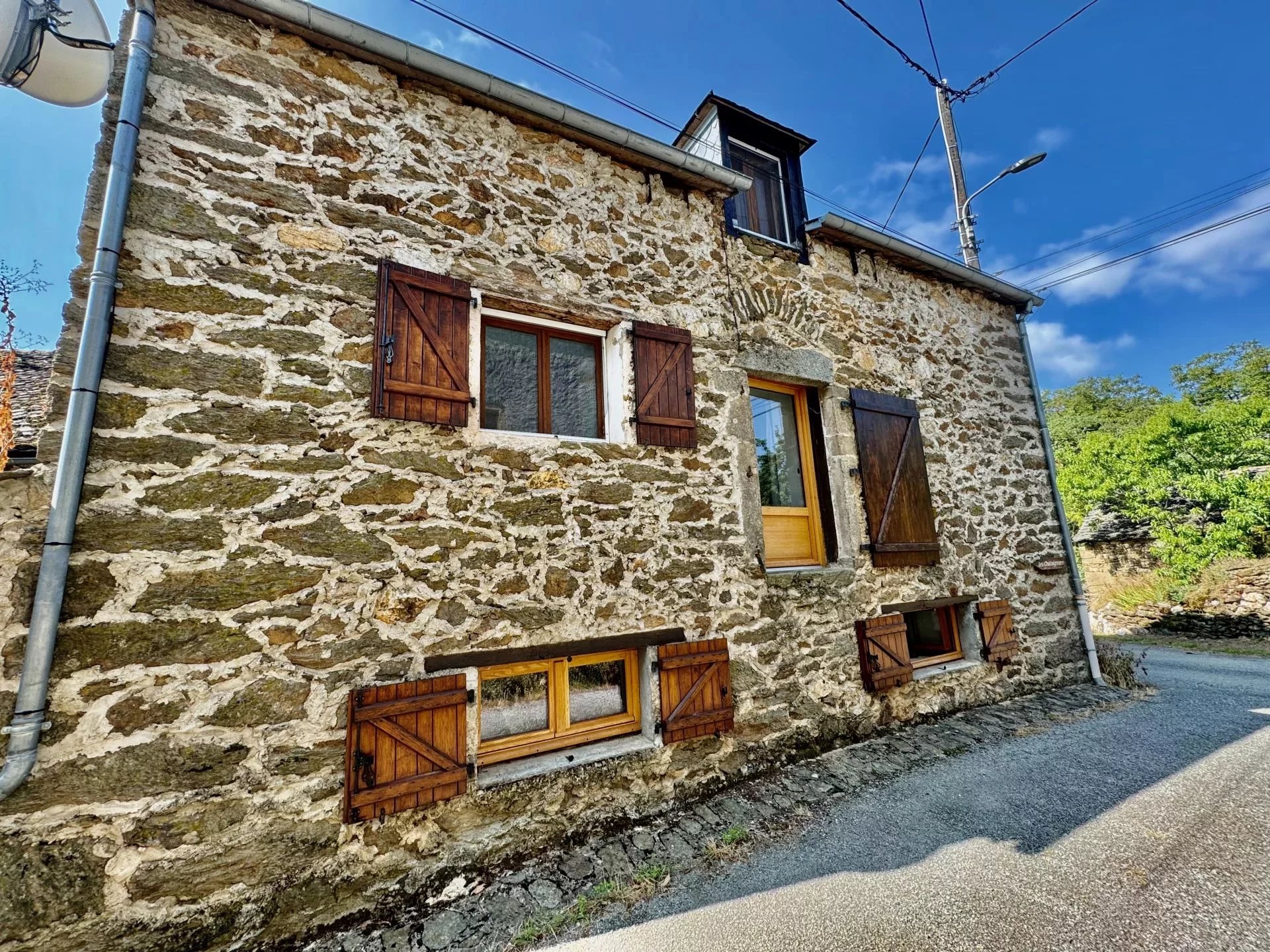 La Salvetat-Peyralès – Beautifully Renovated Stone House in Hamlet, Midi-Pyrénées – France – BVI76886