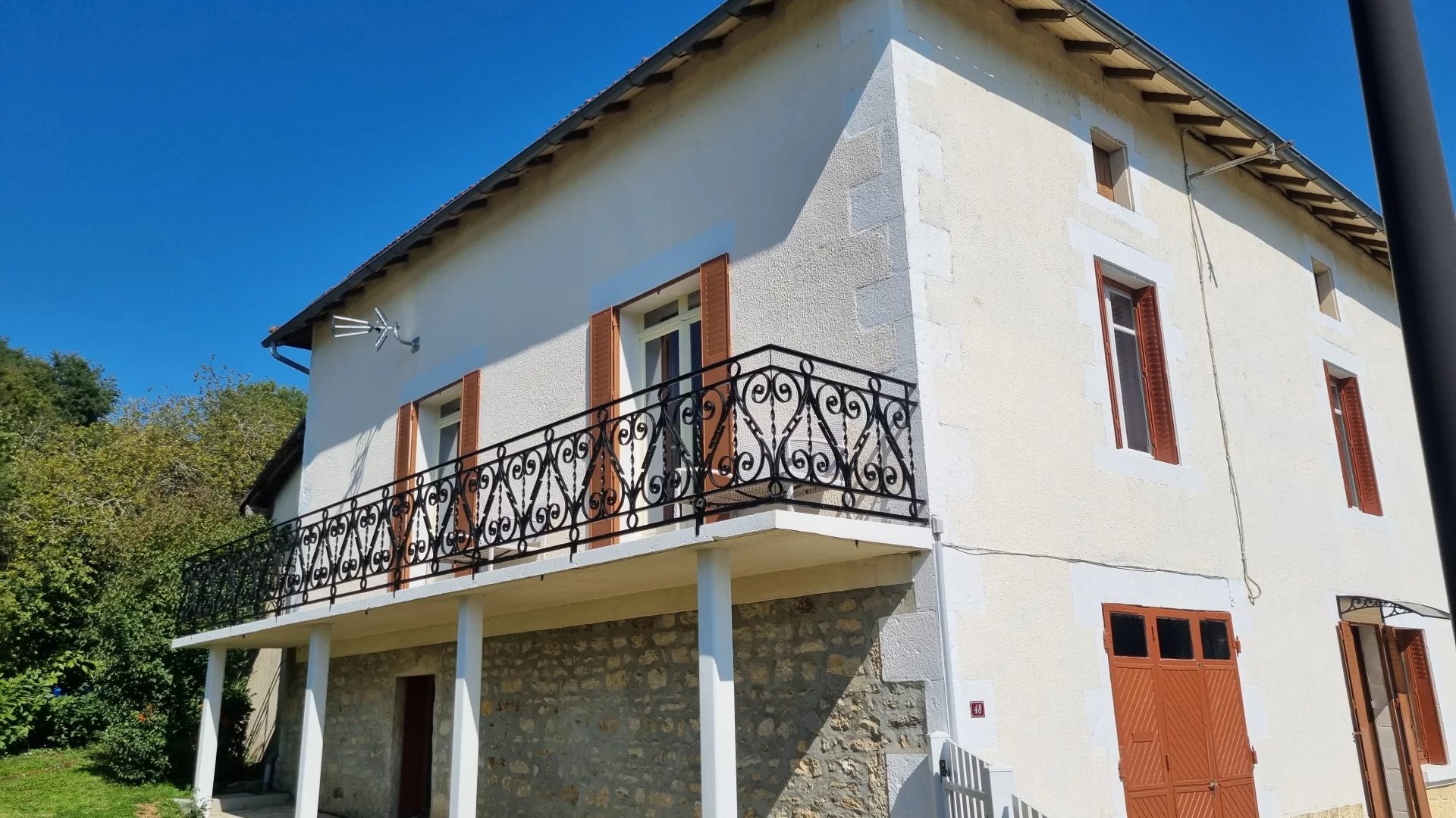 Charming spacious village house, Poitou-Charentes – France – BVI82930