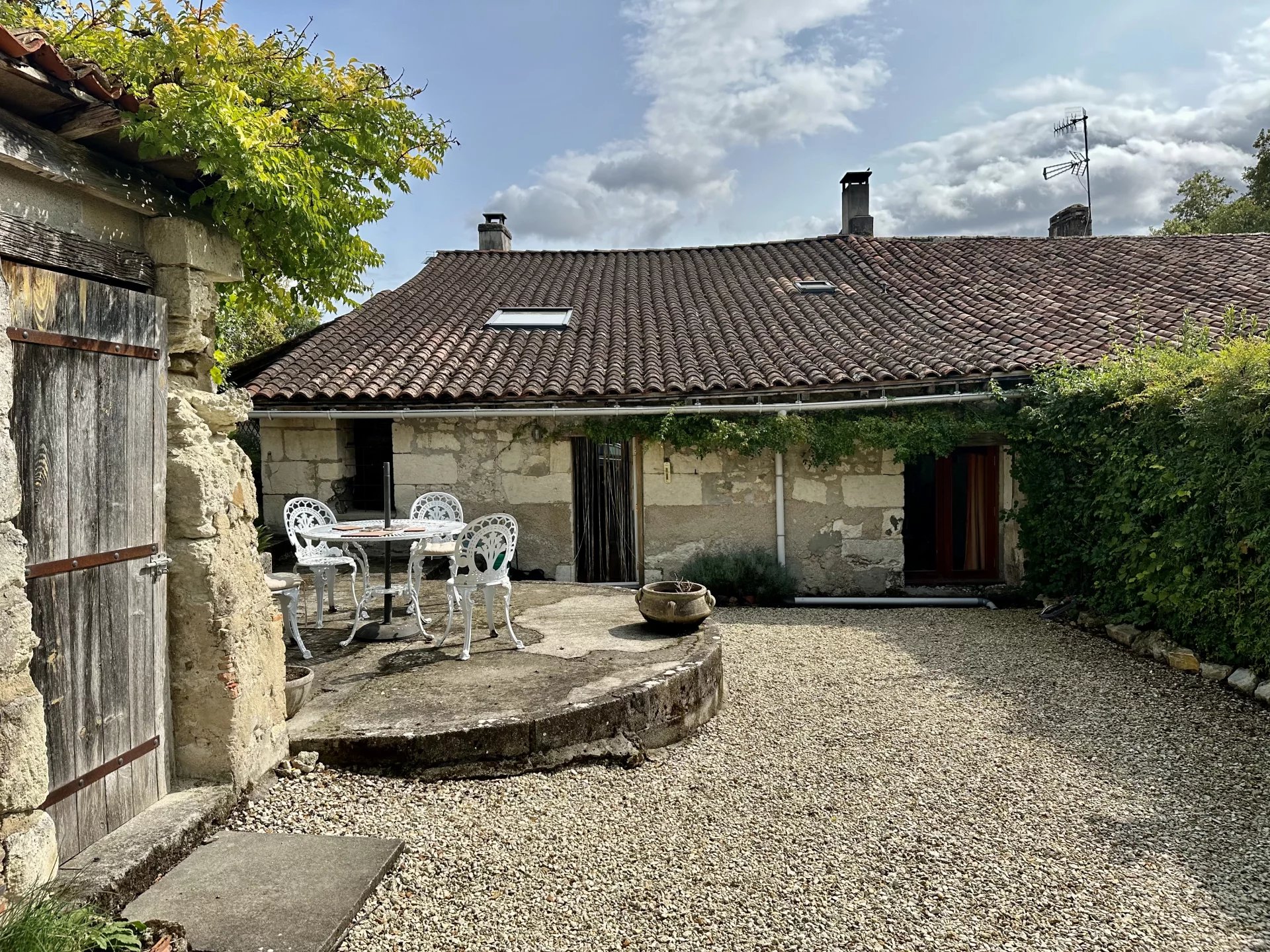 Charming renovated stable cottage, Poitou-Charentes – France – BVI82843