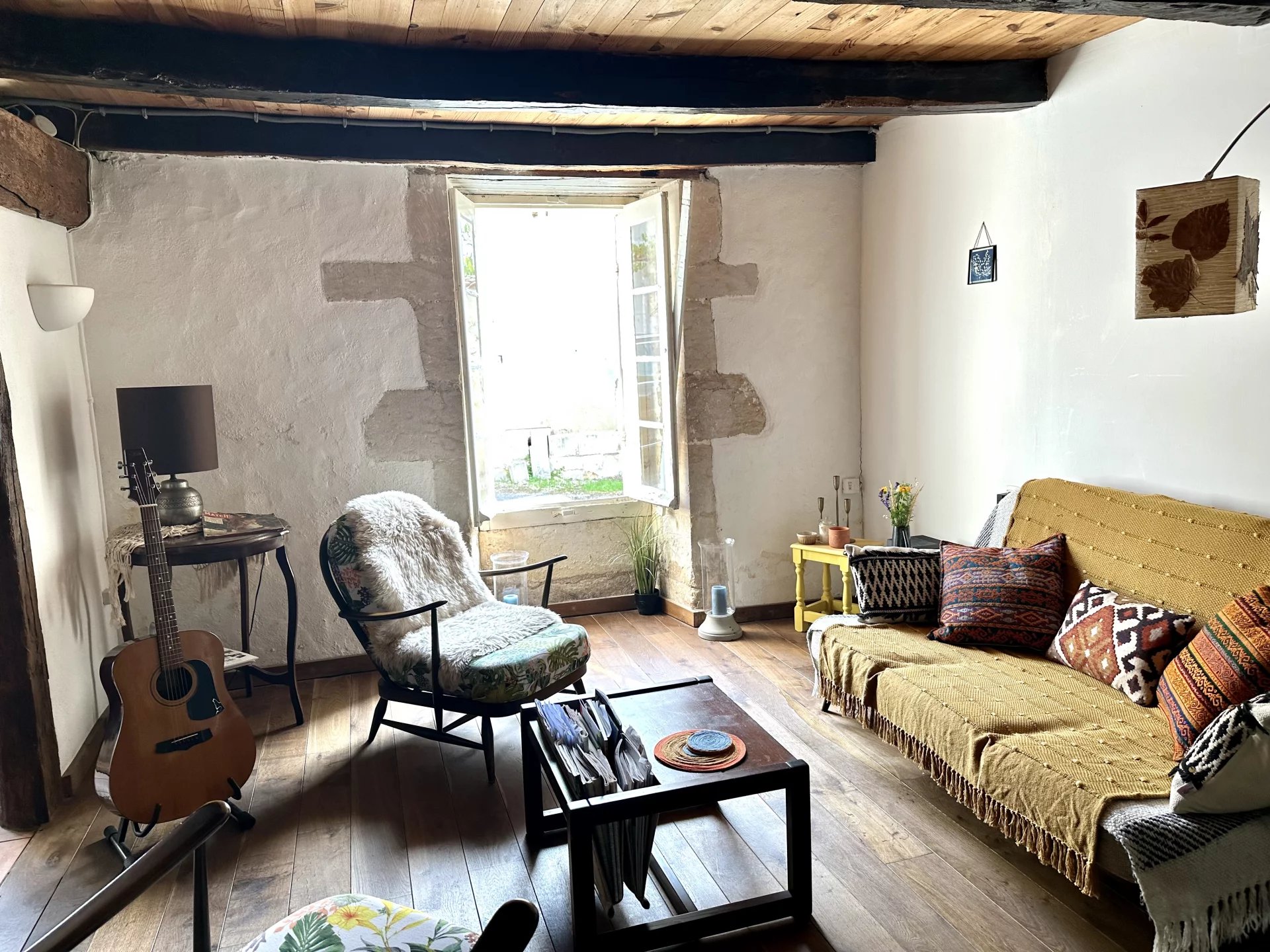 Charming renovated stable cottage, Poitou-Charentes – France – BVI82843