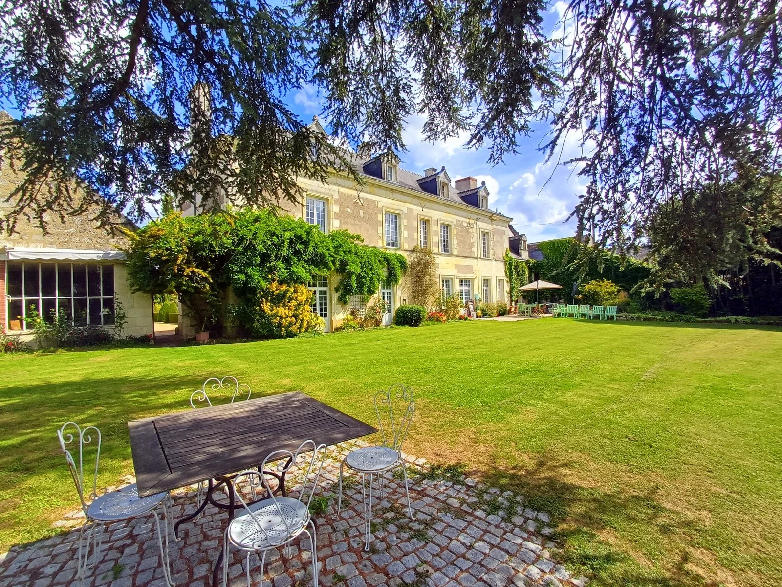 Elegant and Historic Manor with Established Guest Accommodations, Centre – France – BVI82740