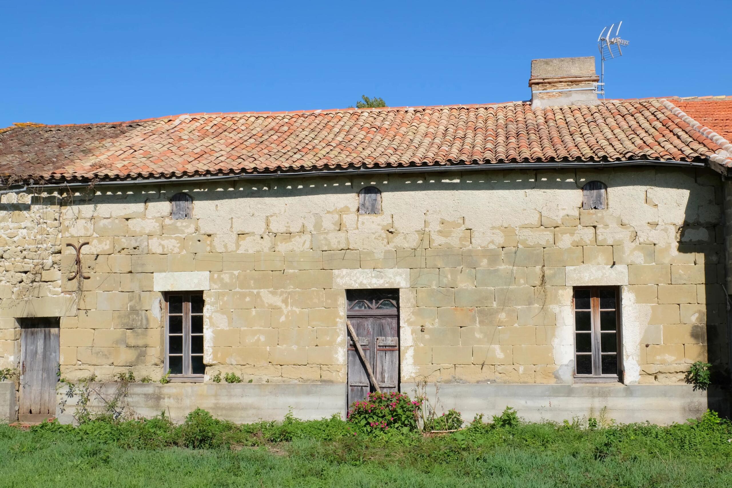 Charming farm to renovate ,near Eymet (20 minutes ), Aquitaine – France – BVI82891
