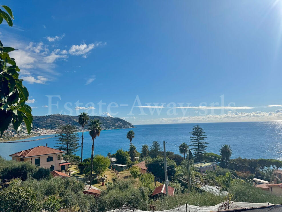 E1318 Sea view villa for sale in Bordighera