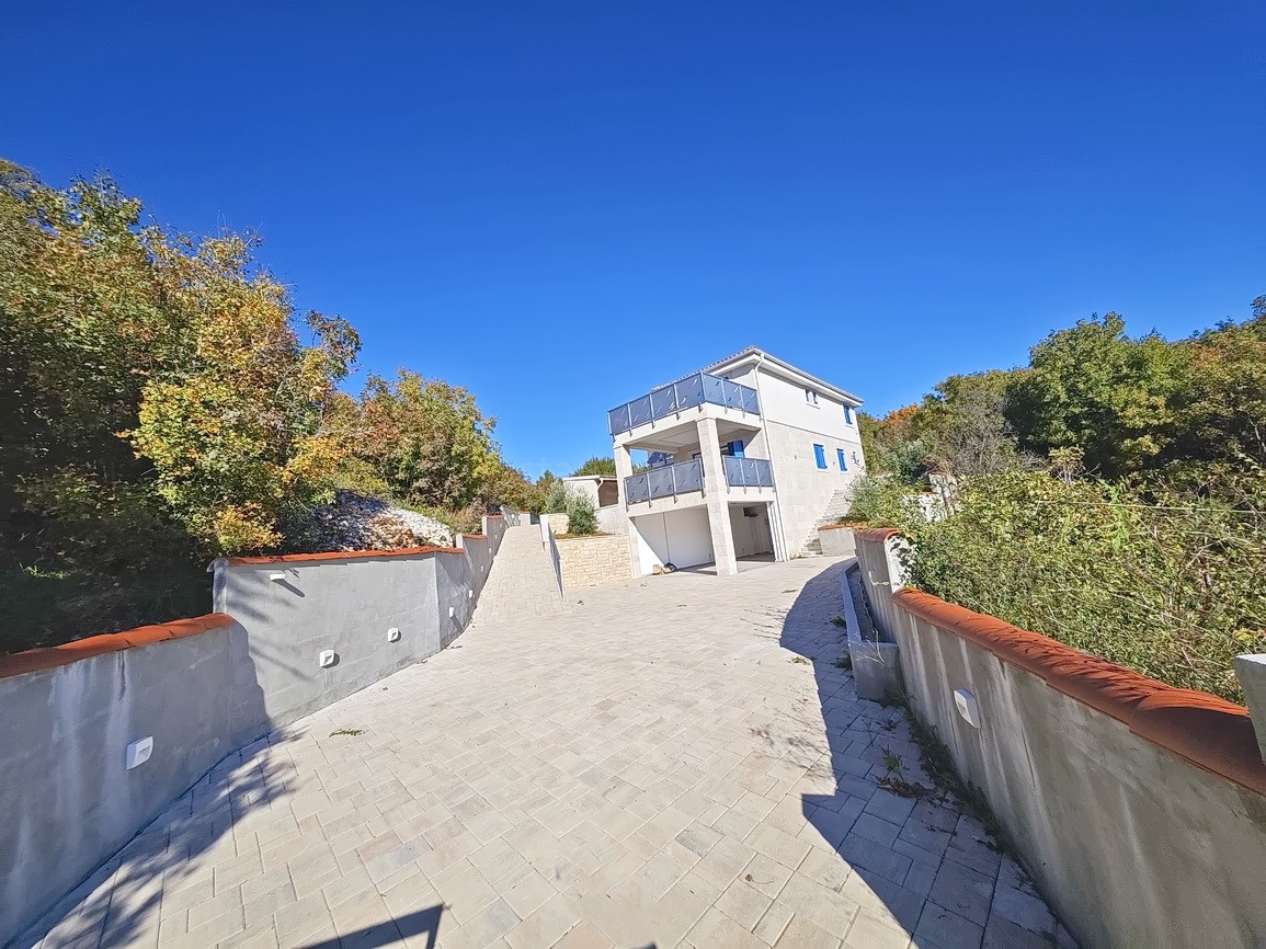 4 bedroom villa in Vrbnik, Croatia – 103504