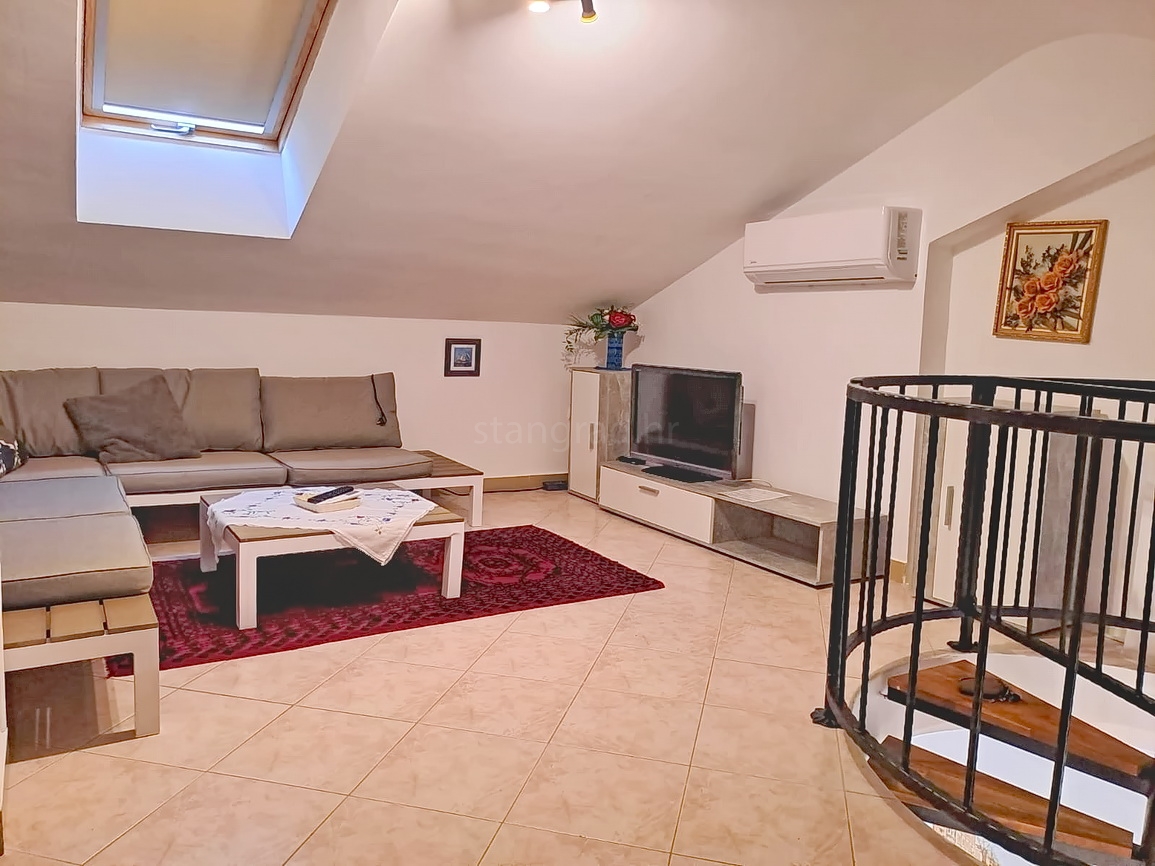 3 bedroom apartment in Dobrinj, Croatia – 103334