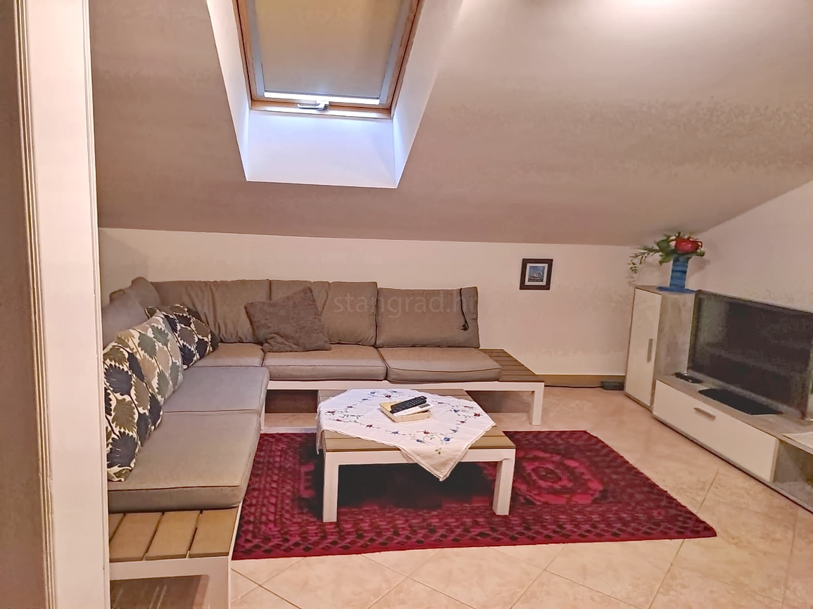 3 bedroom apartment in Dobrinj, Croatia – 103334