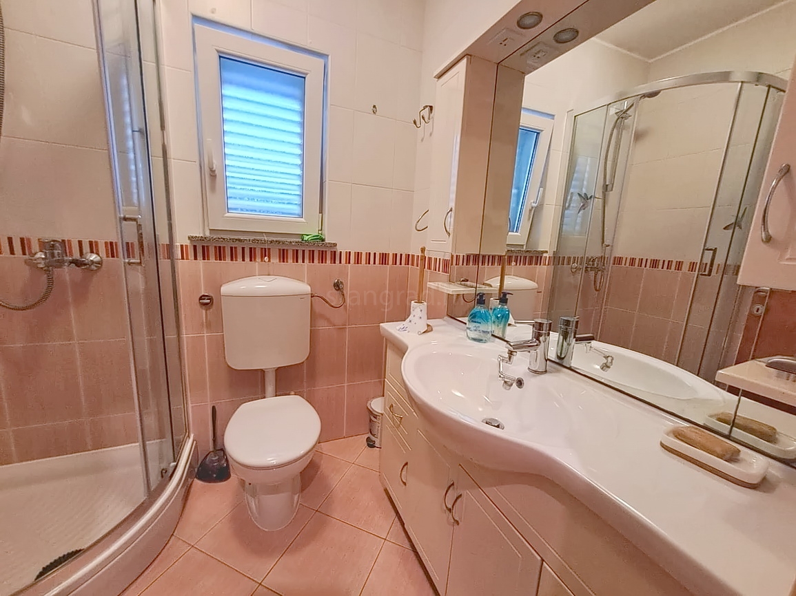 3 bedroom apartment in Dobrinj, Croatia – 103334