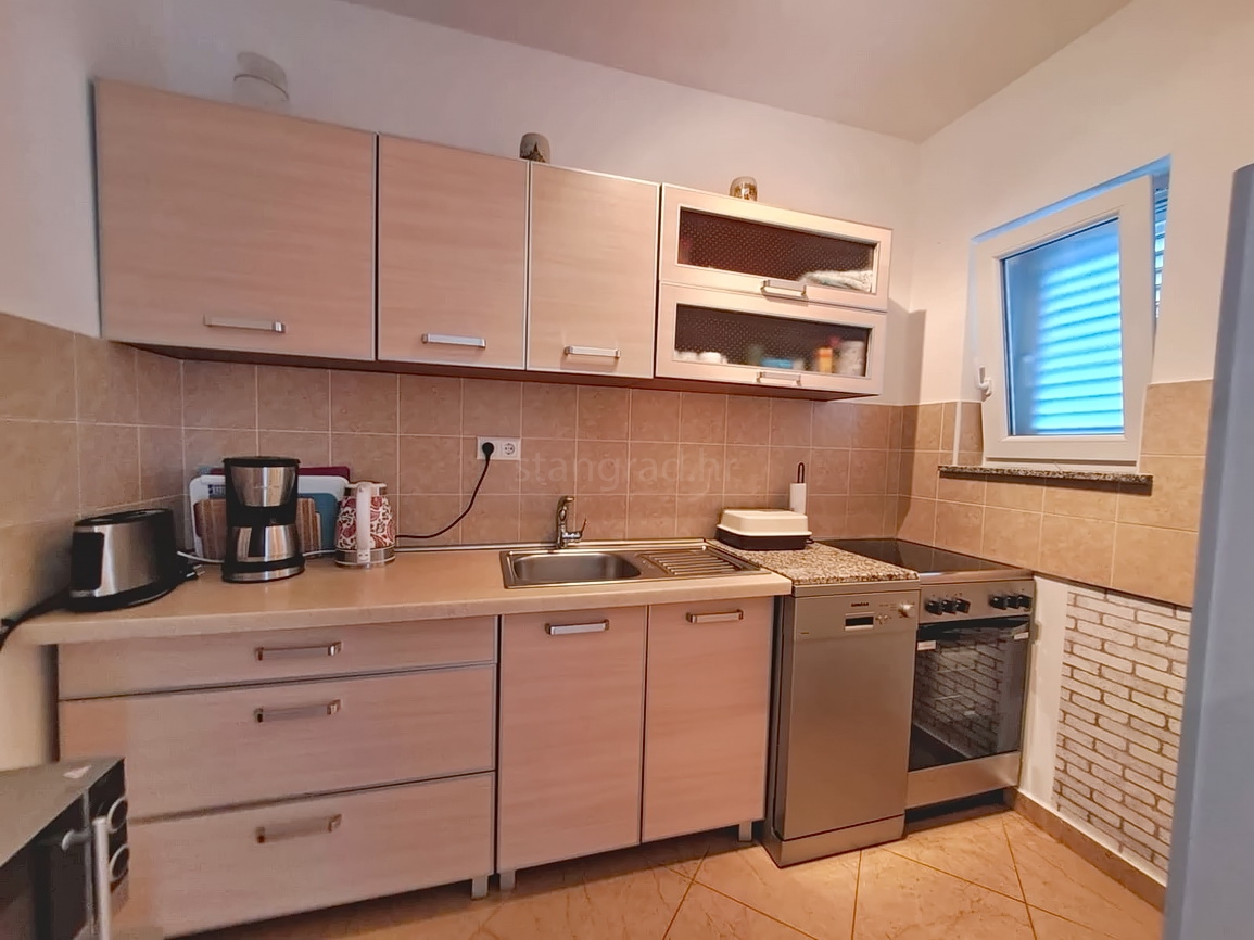 3 bedroom apartment in Dobrinj, Croatia – 103334