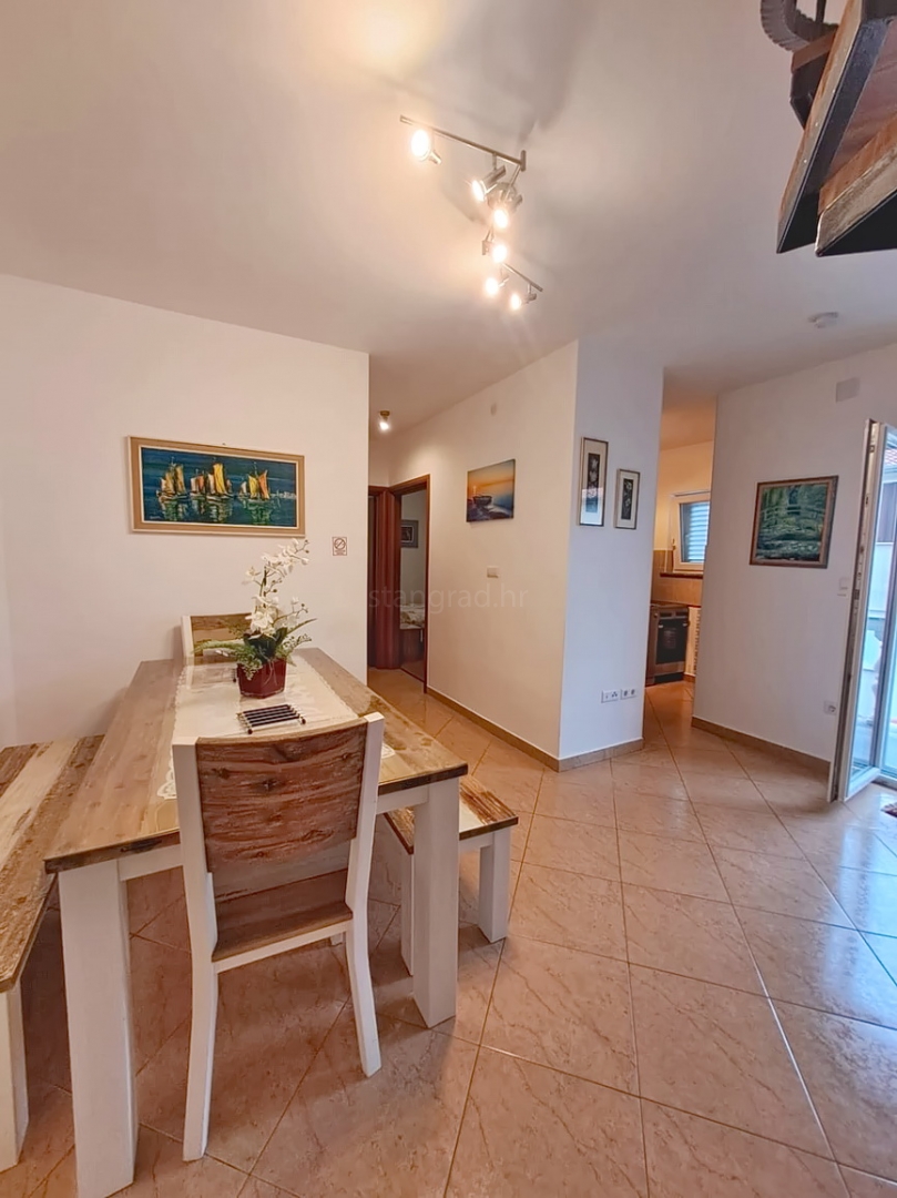 3 bedroom apartment in Dobrinj, Croatia – 103334