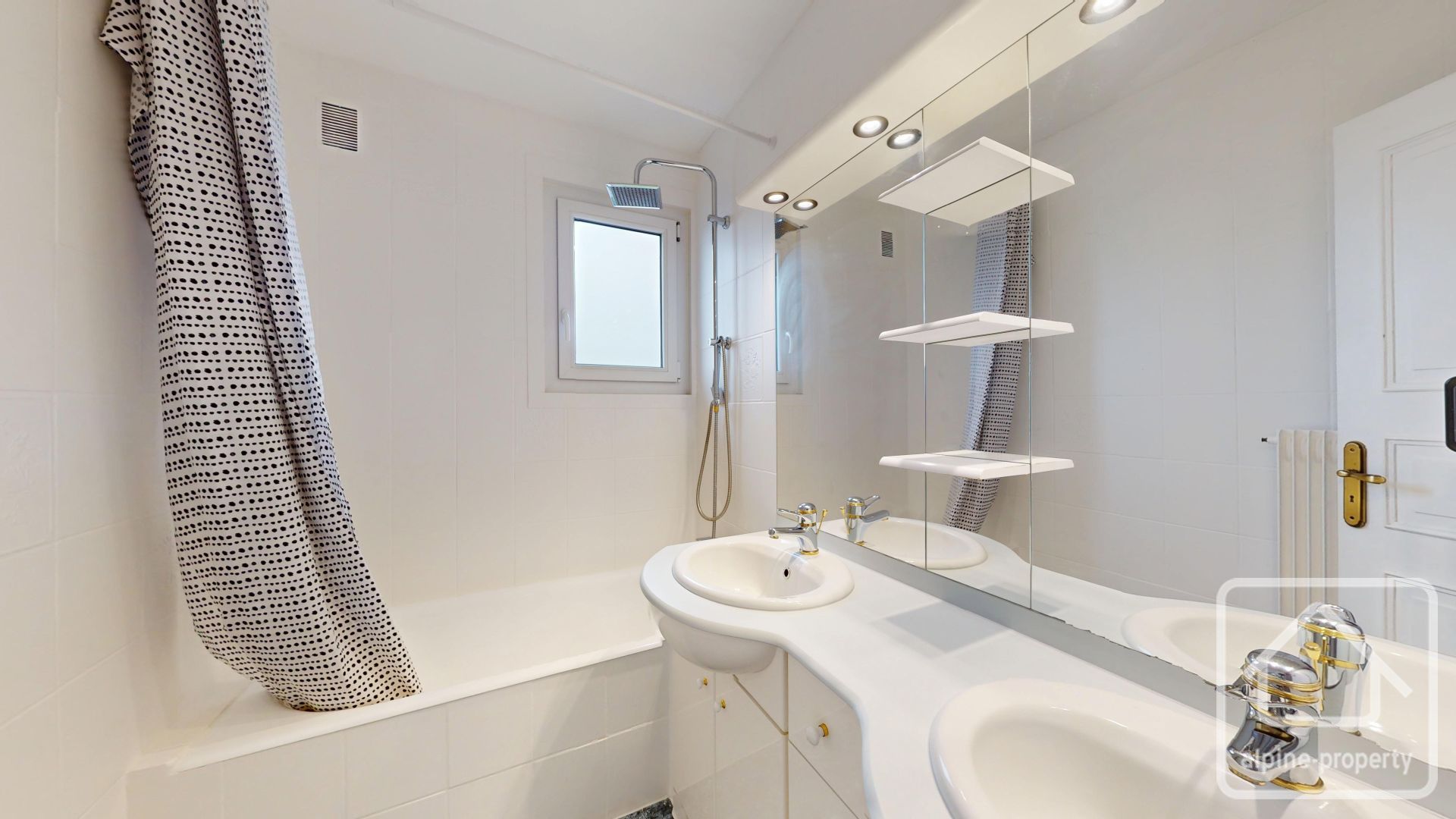 Central Apartment Close To The Ski Slopes, 3 Bedrooms, 2 Bathrooms, Balcony, Terrace, Cellar And Garage. – APPTLEPLENEY