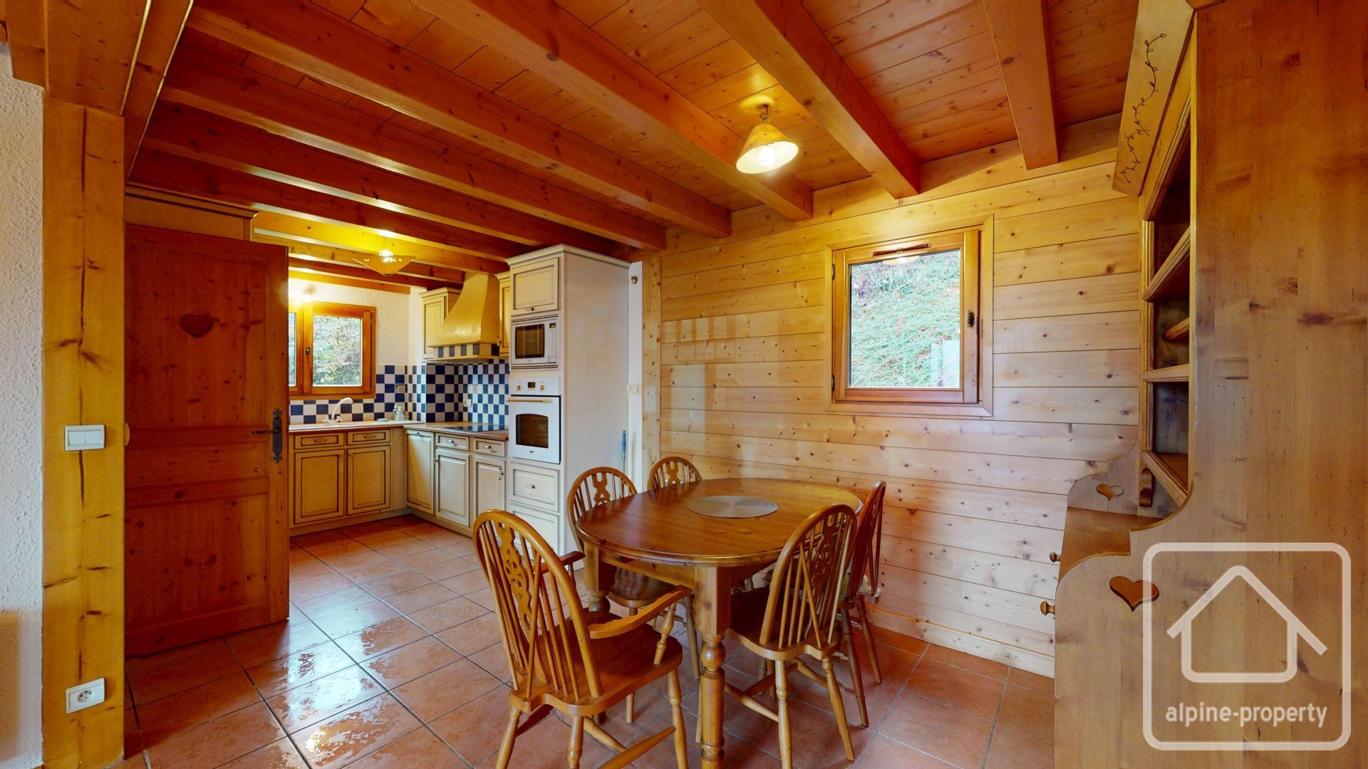 Sunny South-facing Chalet Above Verchaix With Terrace, Garden & Quality Finish, Ideal Alpine Retreat. – CHALETBUET
