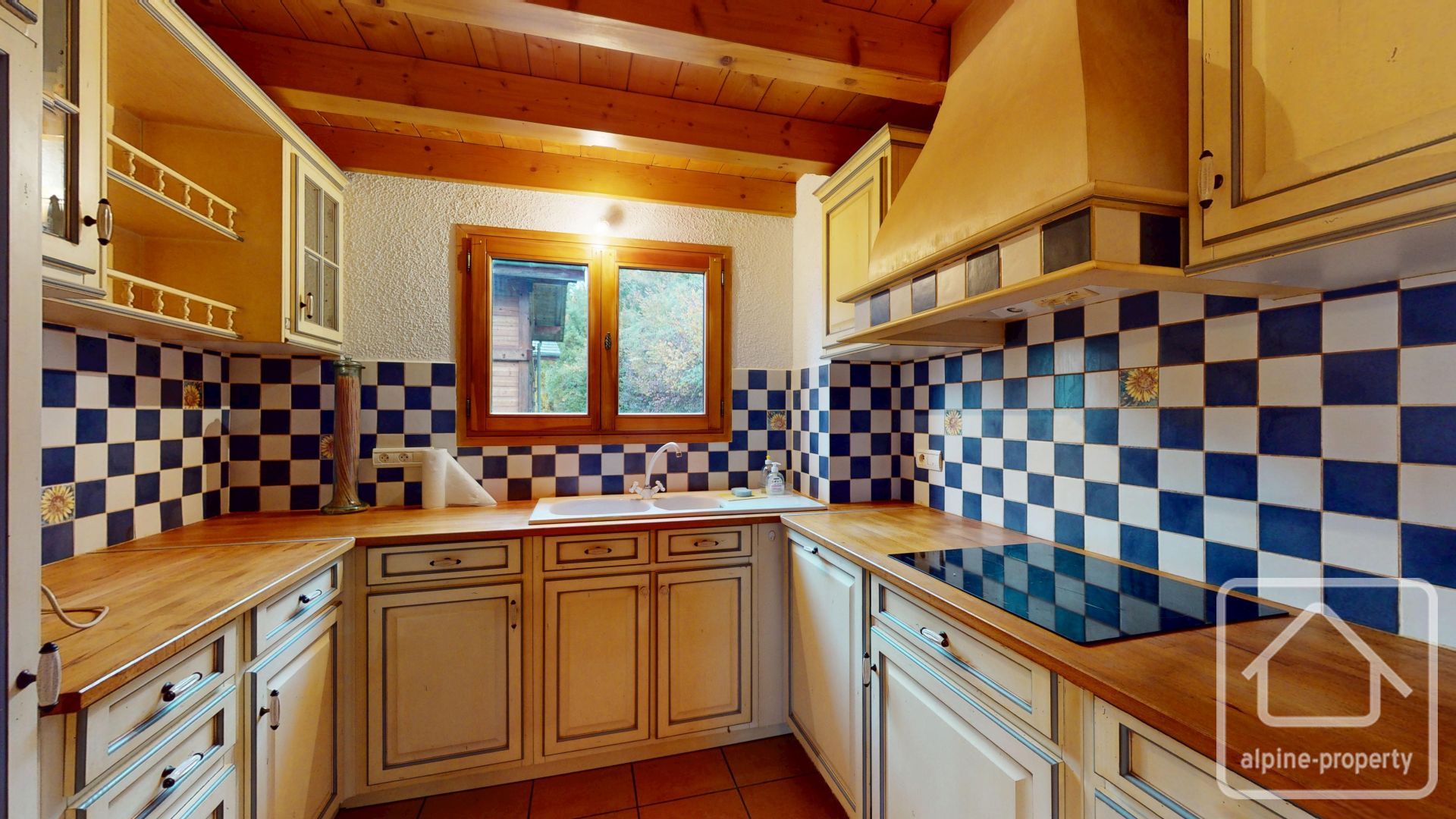 Sunny South-facing Chalet Above Verchaix With Terrace, Garden & Quality Finish, Ideal Alpine Retreat. – CHALETBUET