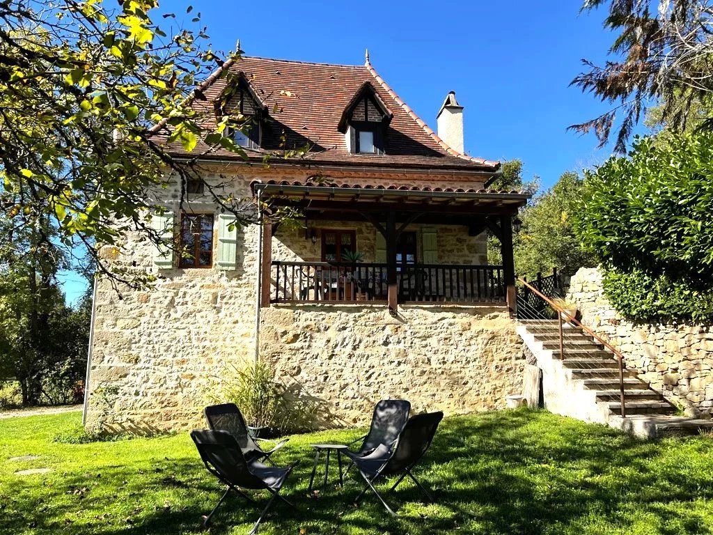 Vallée du Célé: Charming, two bedroomed, stone house with barn & valley views, Midi-Pyrénées – France – BVI83115