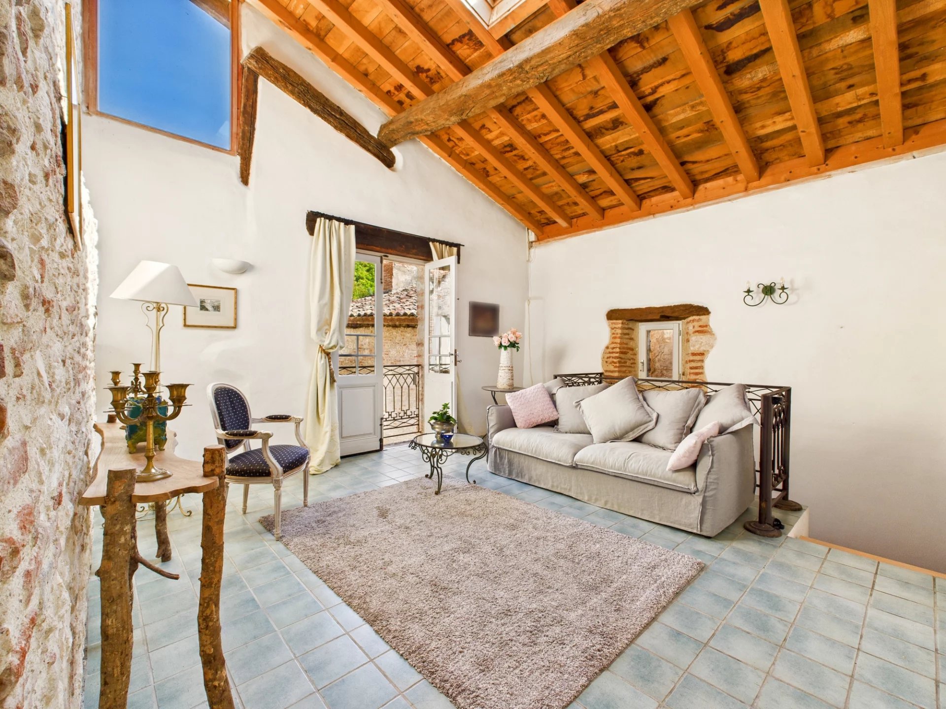 Lovely village house with courtyard in the heart of the medieval town of Penne d’Agenais, Aquitaine – France – BVI64731