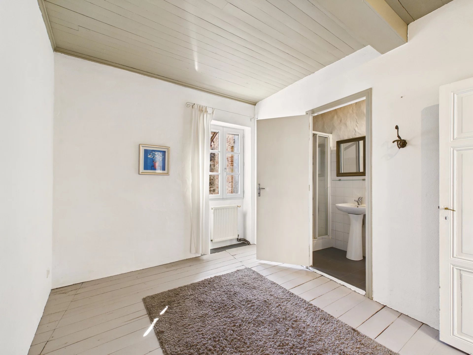 Lovely village house with courtyard in the heart of the medieval town of Penne d’Agenais, Aquitaine – France – BVI64731