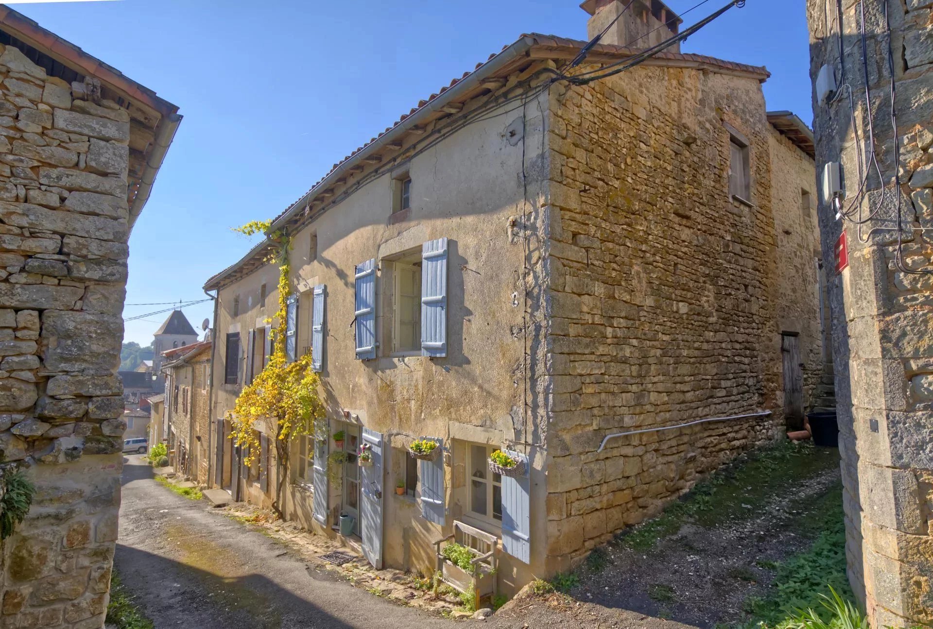 Charming cottage in the heart of Nanteuil-en-Vallée, Poitou-Charentes – France – BVI82612