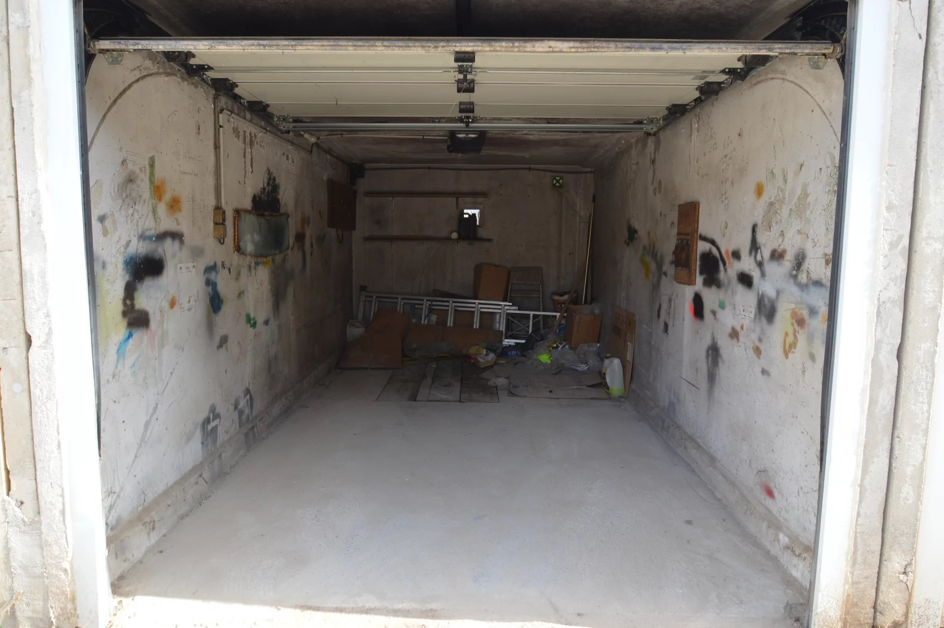 Aix-en-Provence – Garage for sale in Luynes, Provence-Alpes-Côte d’Azur – France – BVI83215