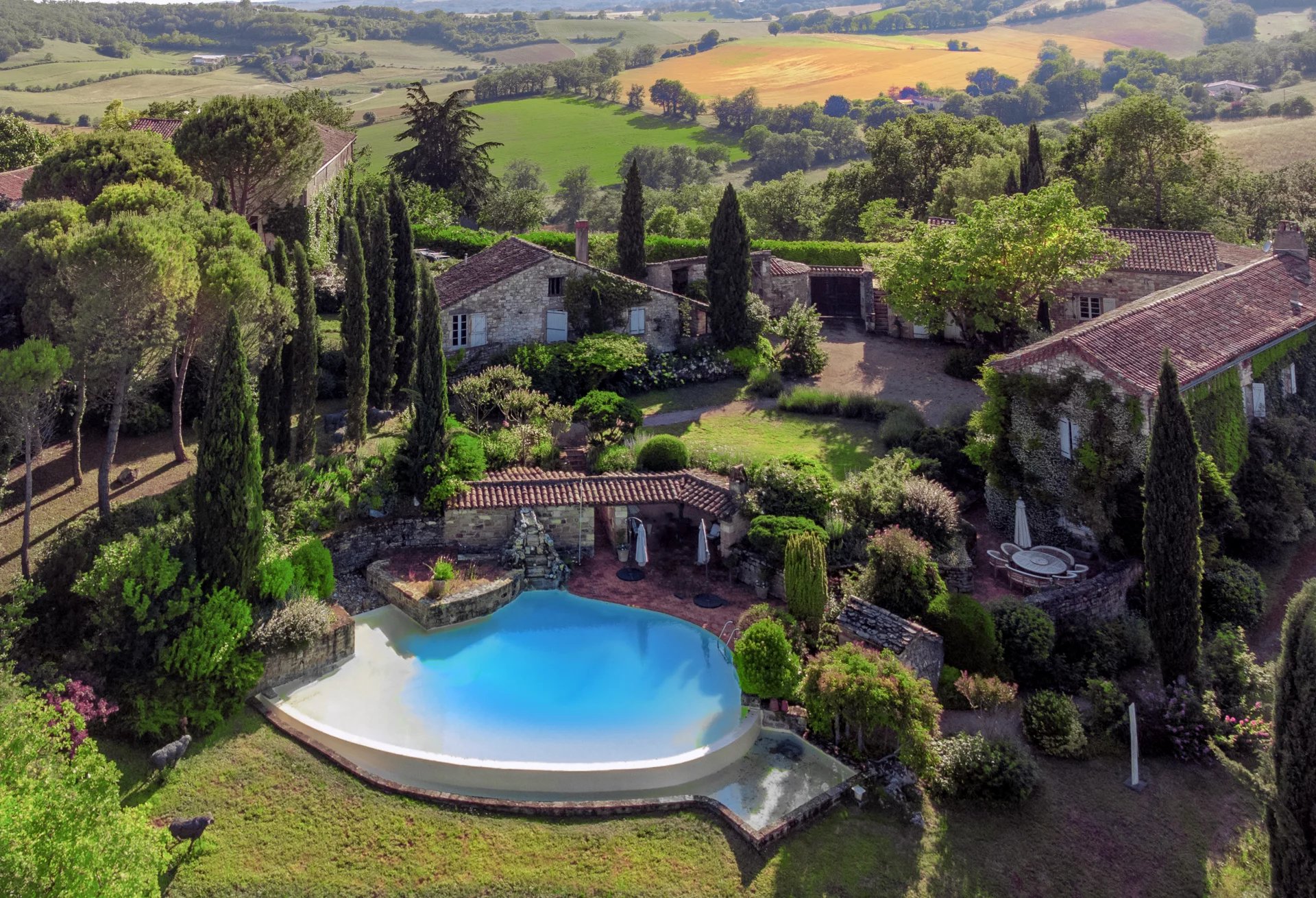 An exceptional country house with panoramic views over Cordes sur Ciel, Midi-Pyrénées – France – BVI83153