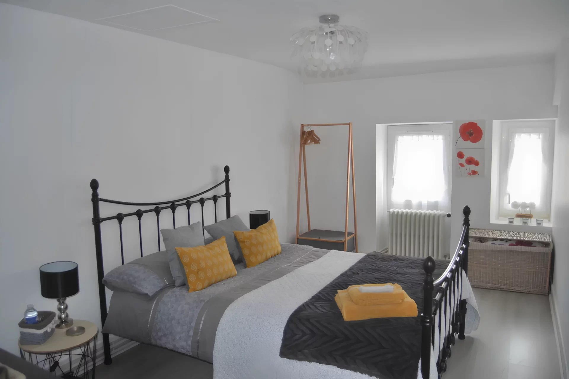 Village House in Excellent Condition – Ideal for Investors or as a Family Home, Poitou-Charentes – France – BVI83342