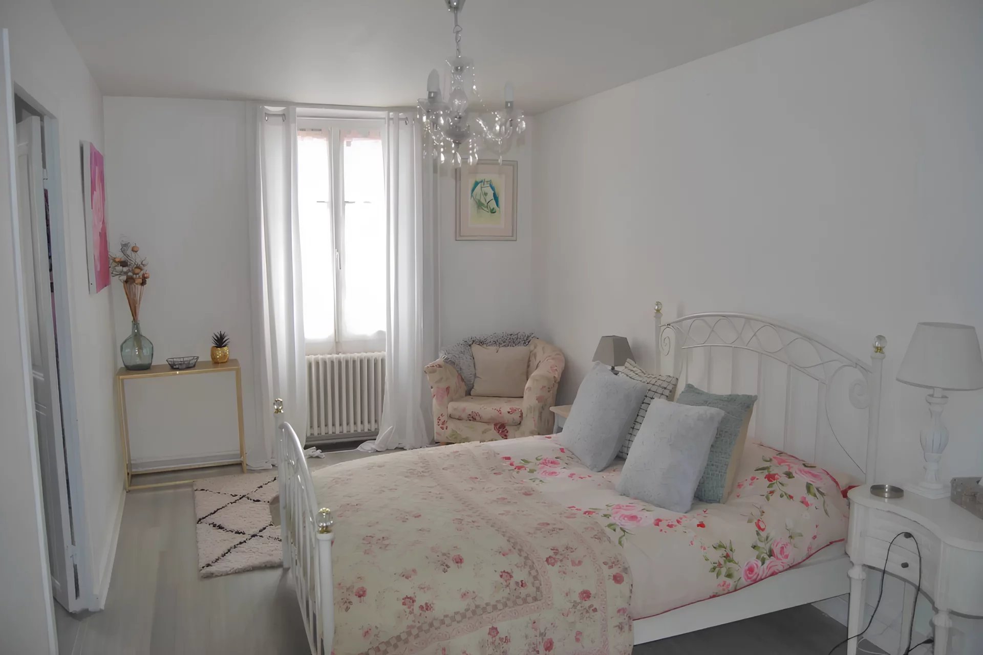 Village House in Excellent Condition – Ideal for Investors or as a Family Home, Poitou-Charentes – France – BVI83342