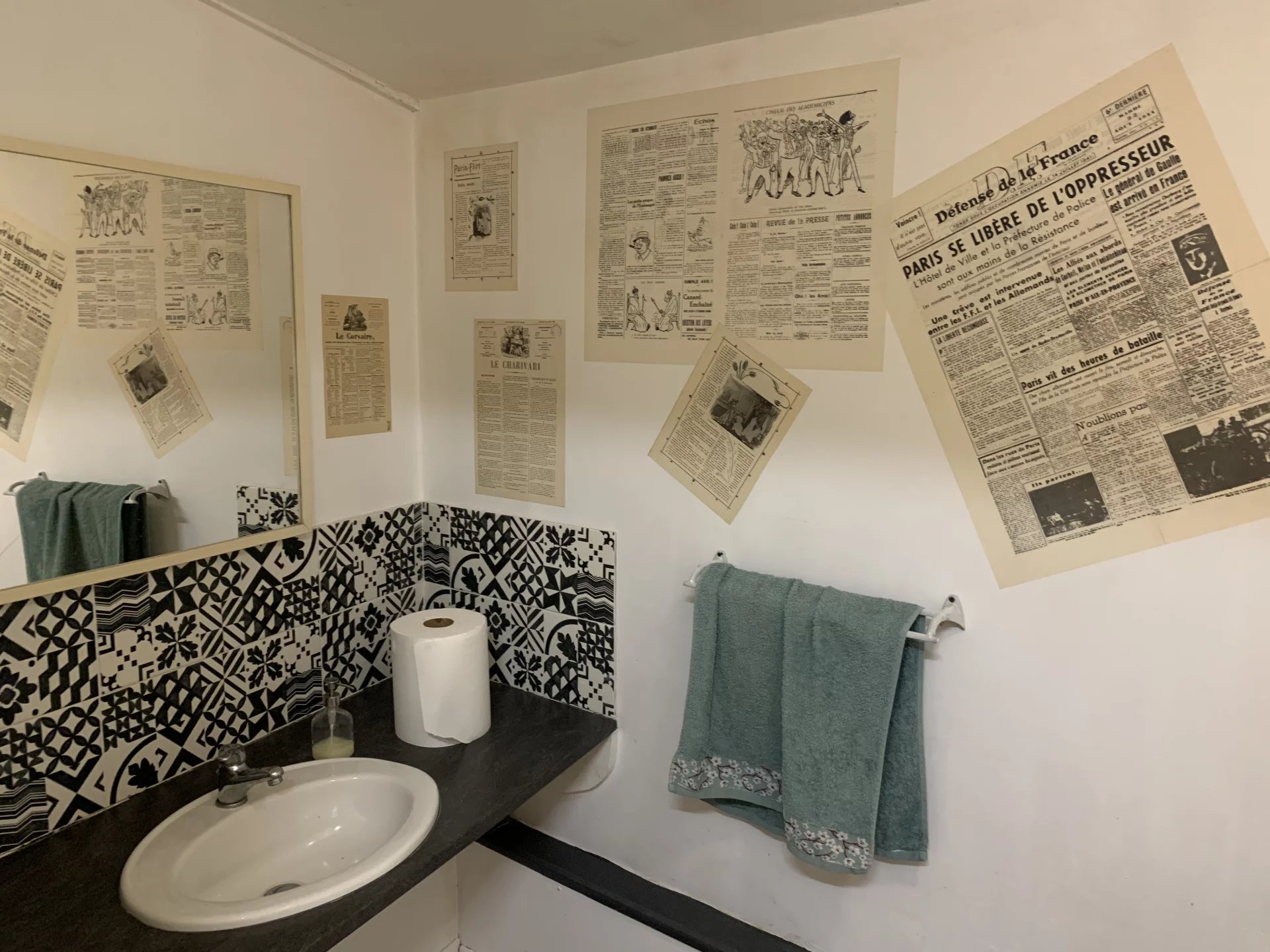 Exceptional Business and Rental Opportunity – 4 Apartments and 2 Shops in the Heart of a Vibrant Village, Aquitaine – France – BVI83242