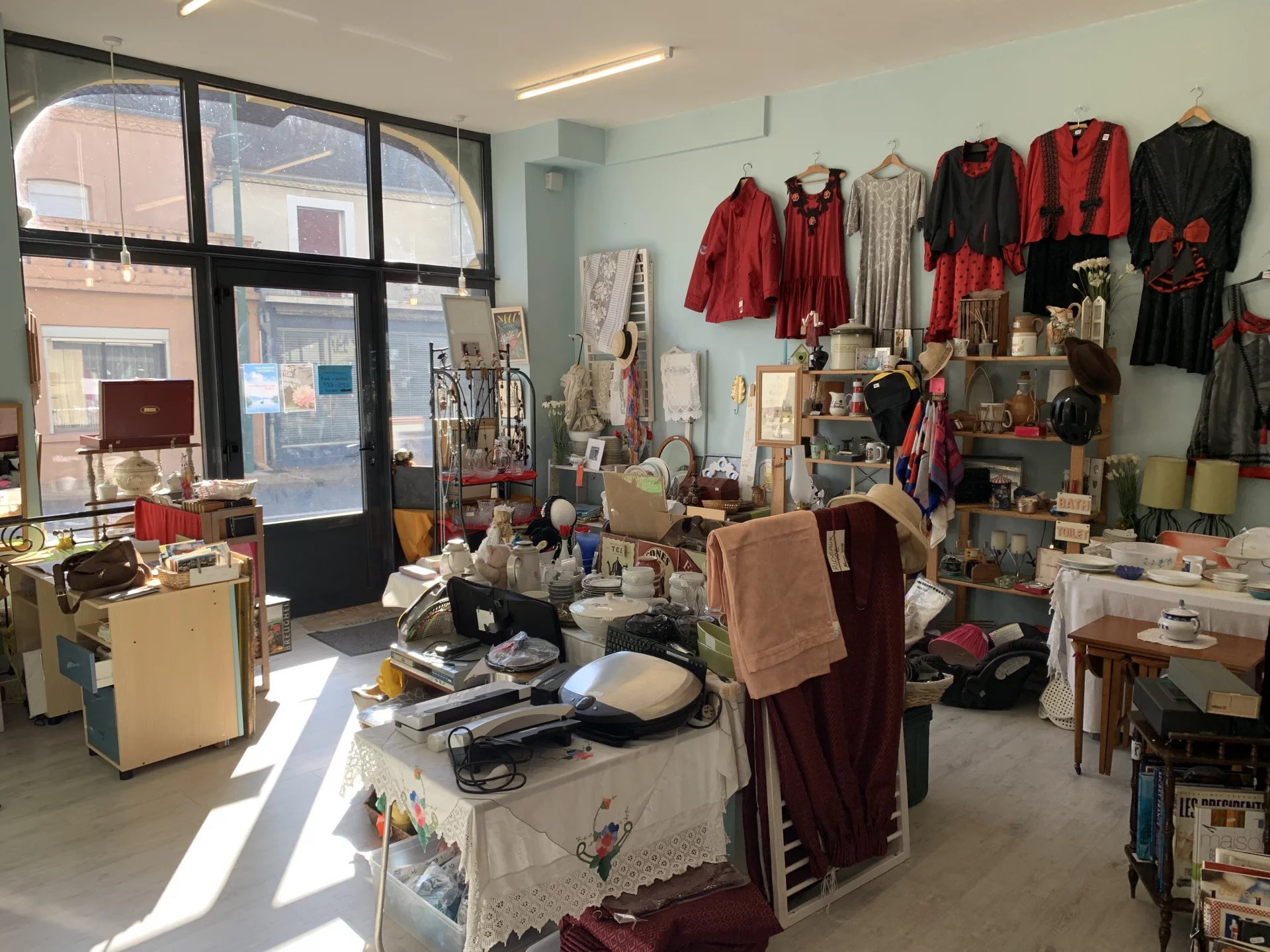 Exceptional Business and Rental Opportunity – 4 Apartments and 2 Shops in the Heart of a Vibrant Village, Aquitaine – France – BVI83242