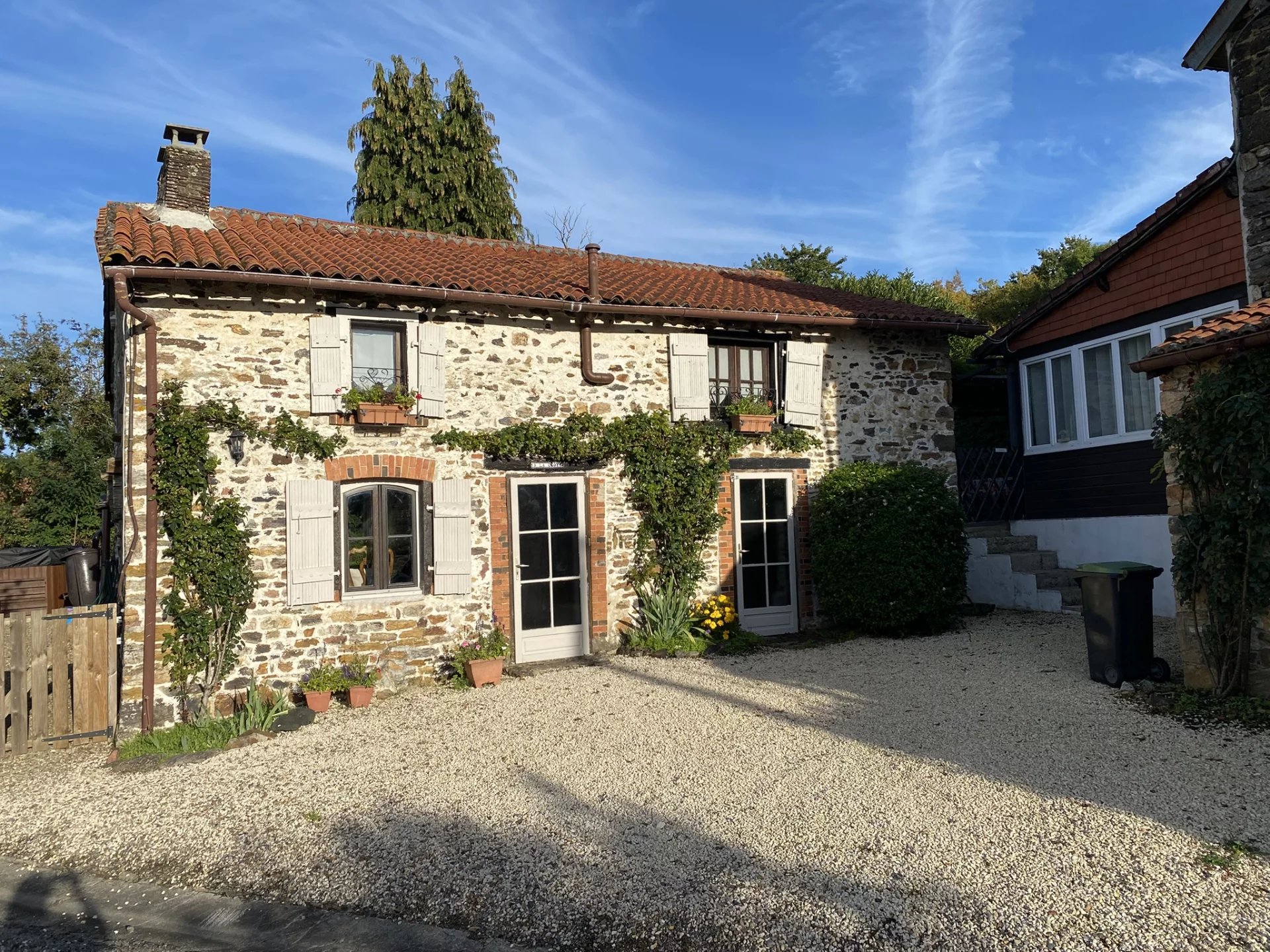 Two houses in a lovely hamlet of Bussière Poitevine with income potential, Limousin – France – BVI82392