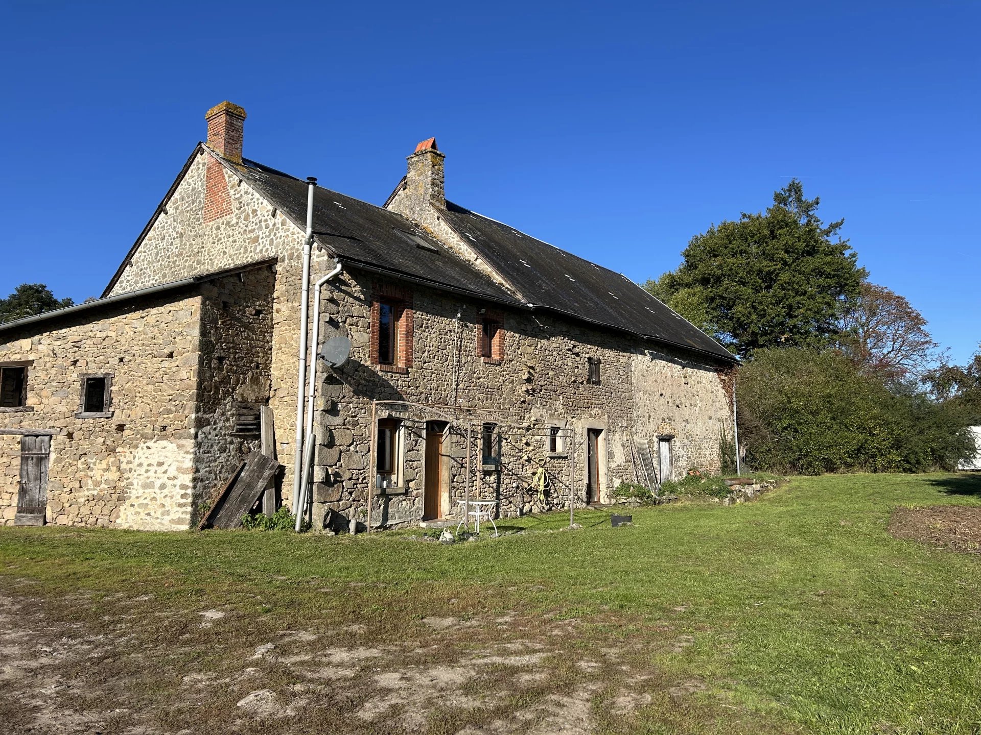 Pretty hamlet house with charm and character, Limousin – France – BVI83003