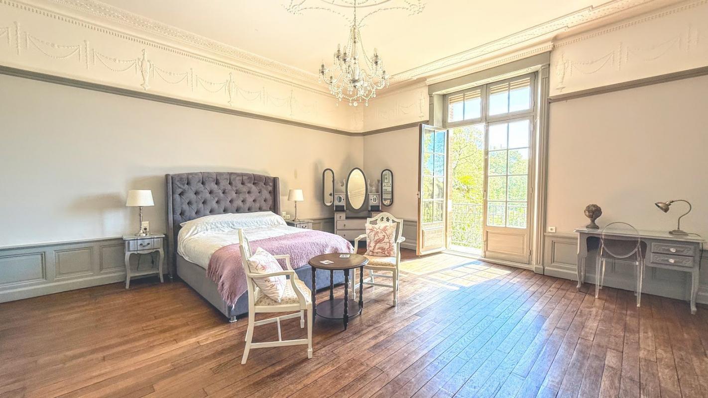 8 bedroom chateau in Montauban, Tarn-et-Garonne, France – 180C648C4A904D11