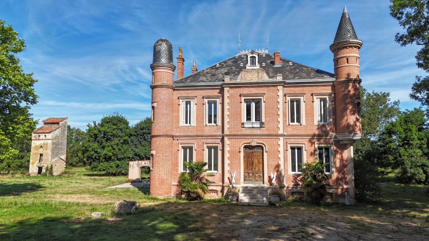 5 bedroom manoir in Castelsarrasin, Tarn-et-Garonne, France – 3AD202C0CA894F18