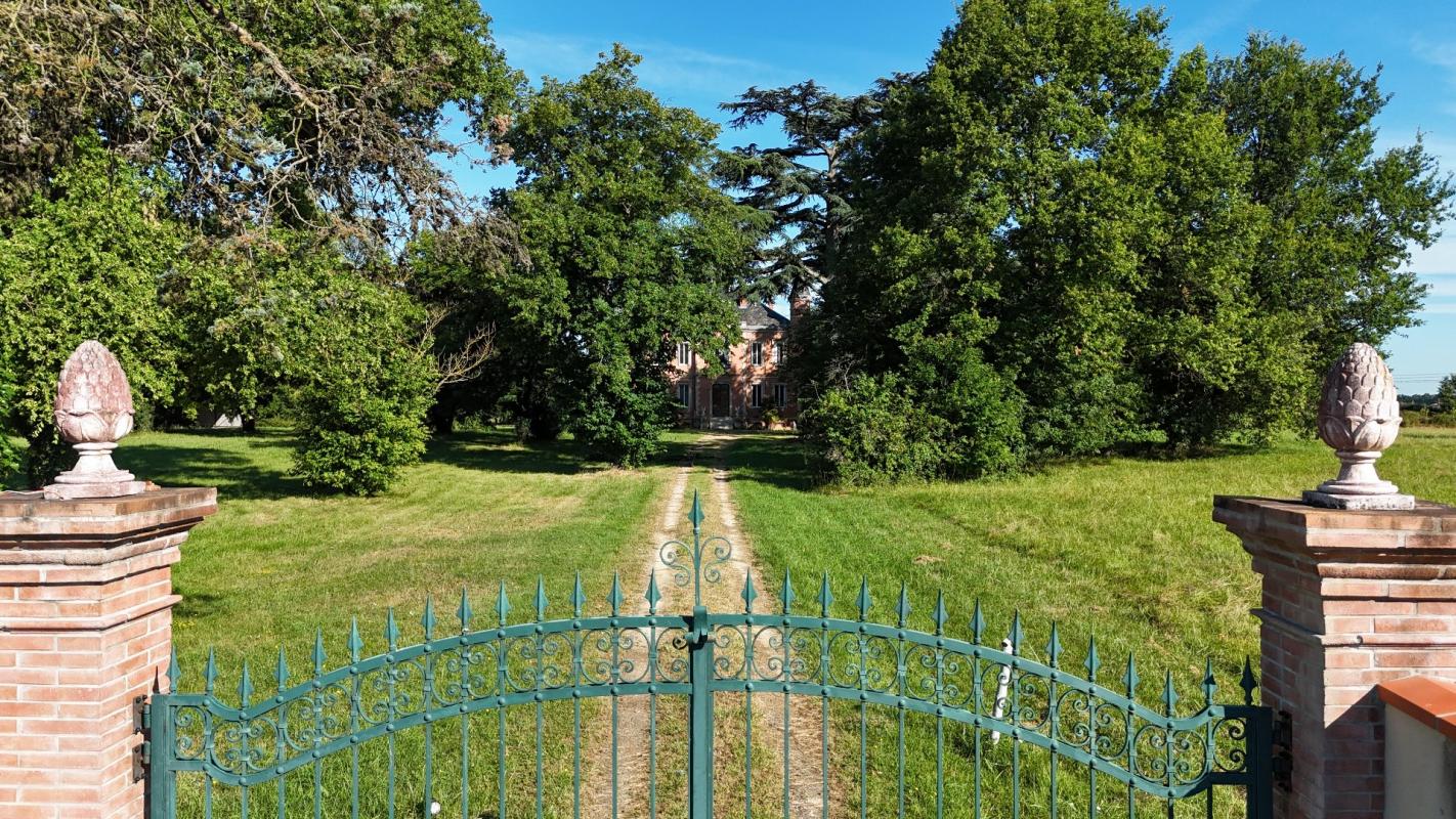 5 bedroom manoir in Castelsarrasin, Tarn-et-Garonne, France – 3AD202C0CA894F18