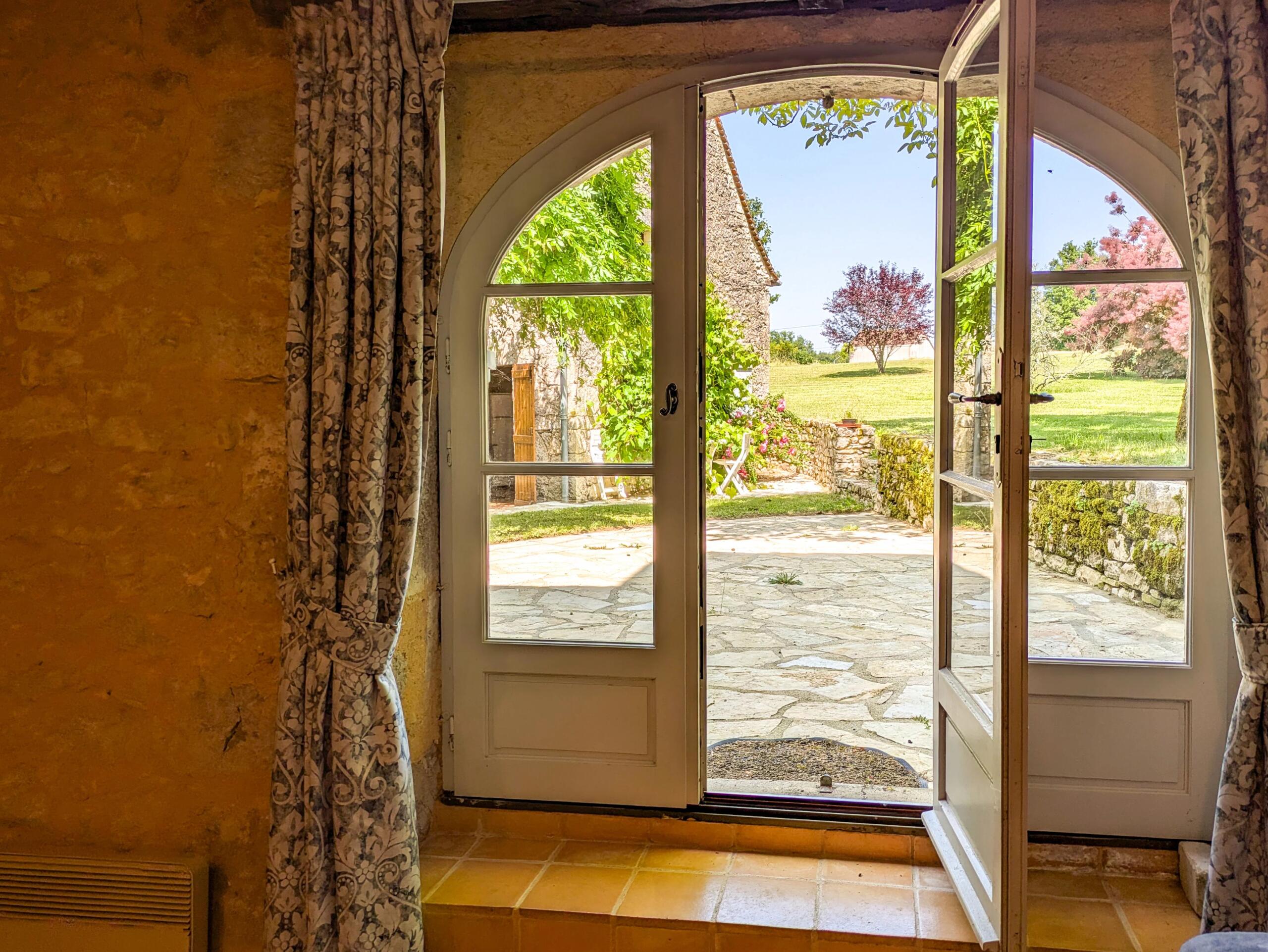 Chocolate box pretty stone cottage with guest accommodation., Midi-Pyrénées – France – BVI79361