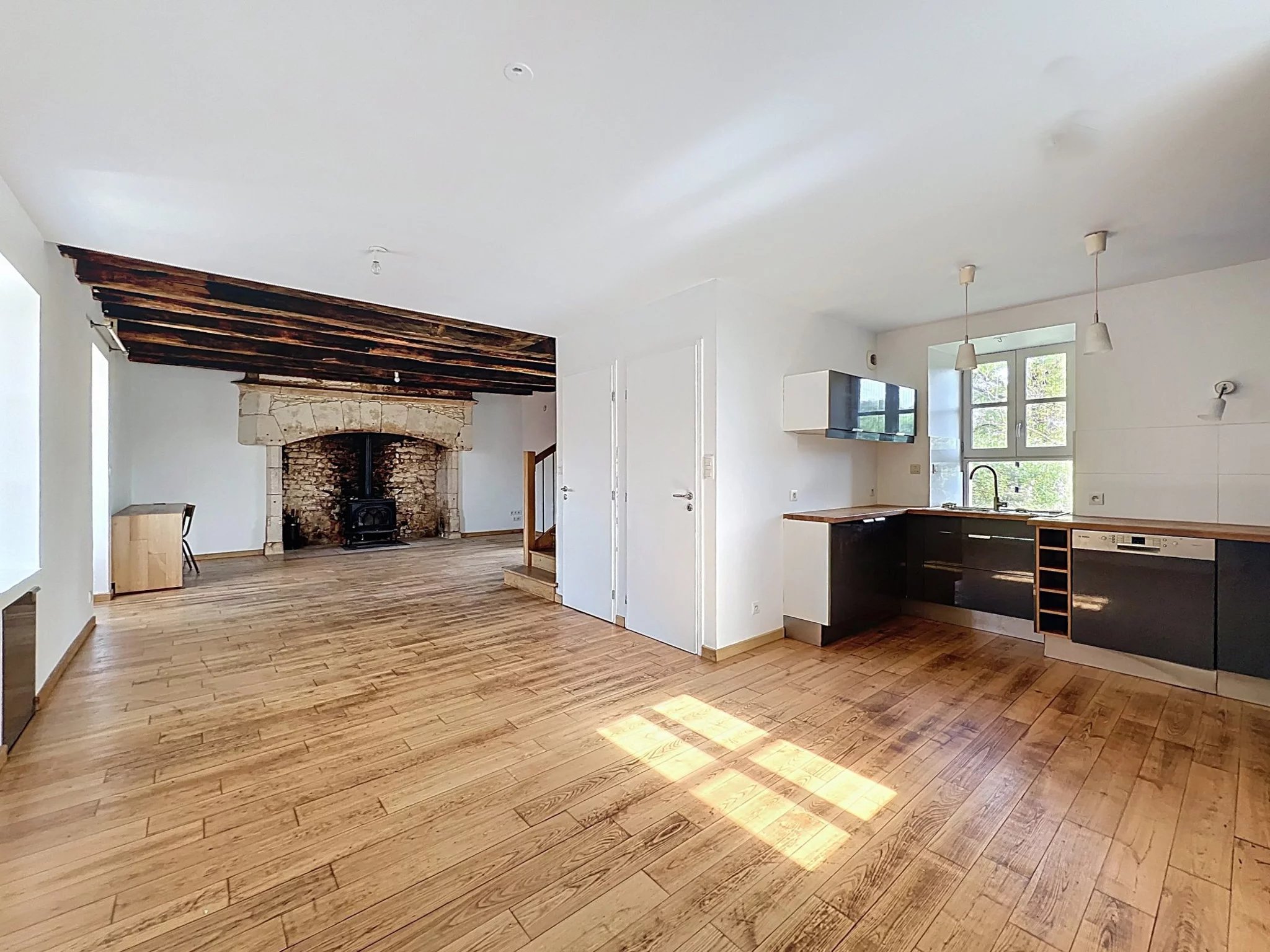 Renovated Stone House with Pool and Barn – 30 mins from Sarlat, Aquitaine – France – BVI83151