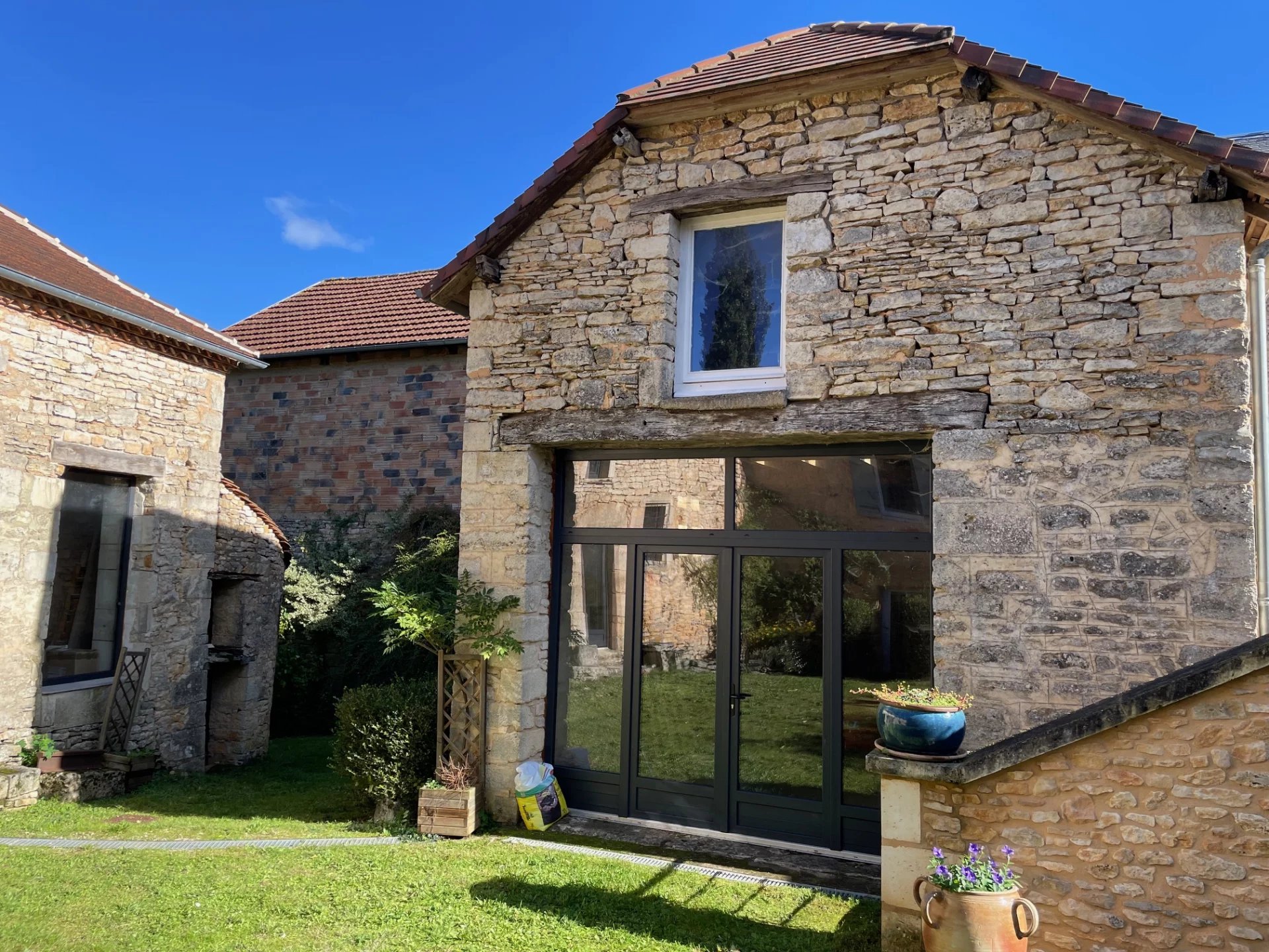 Perigordine cottage with barn and atelier, Aquitaine – France – BVI65663