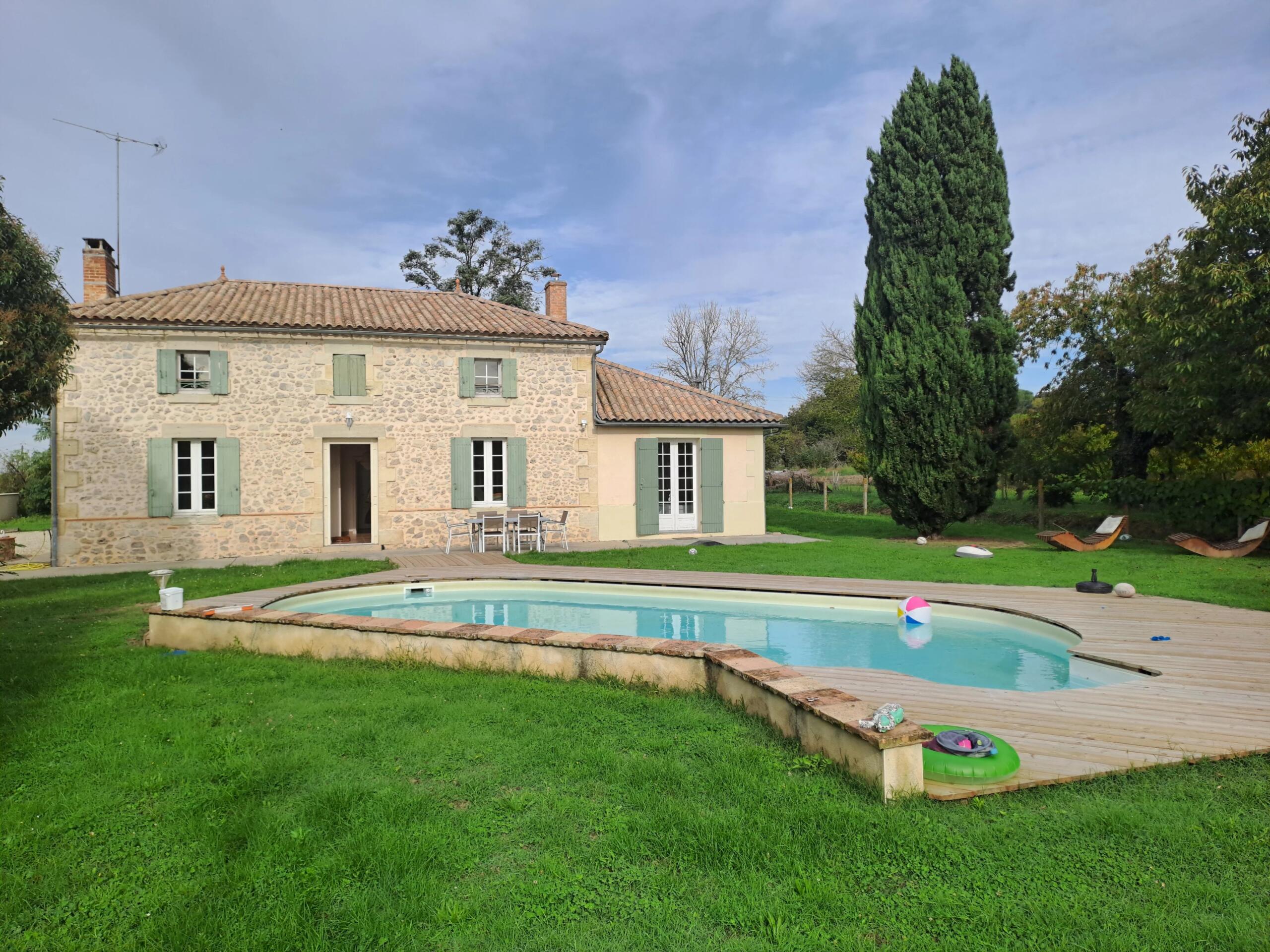 Charming, tastefully renovated house – between Sainte-Bazeille and Marmande, Aquitaine – France – BVI83122