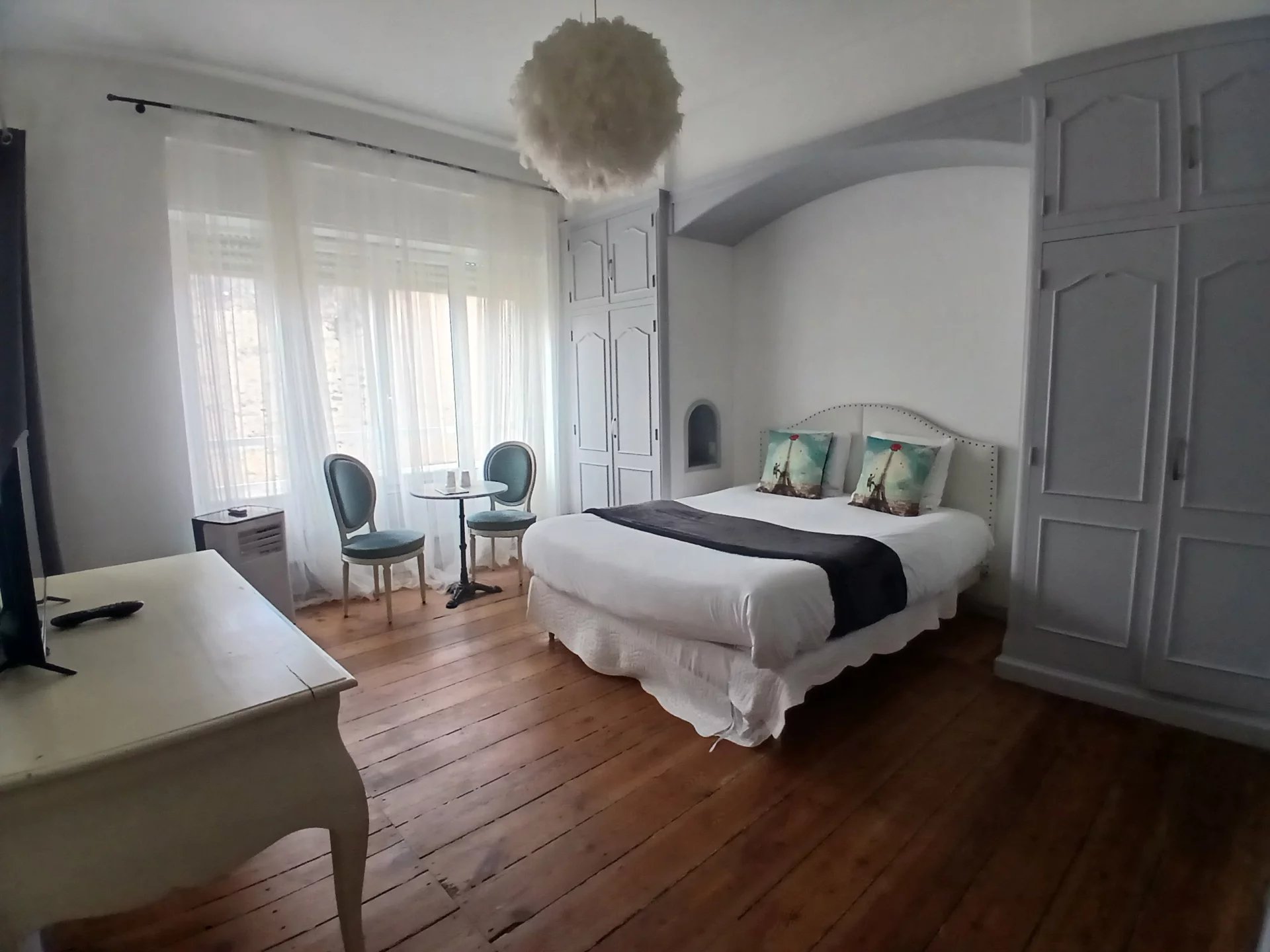 Large stone town house, prime location for bed and breakfast business, Aquitaine – France – BVI82379