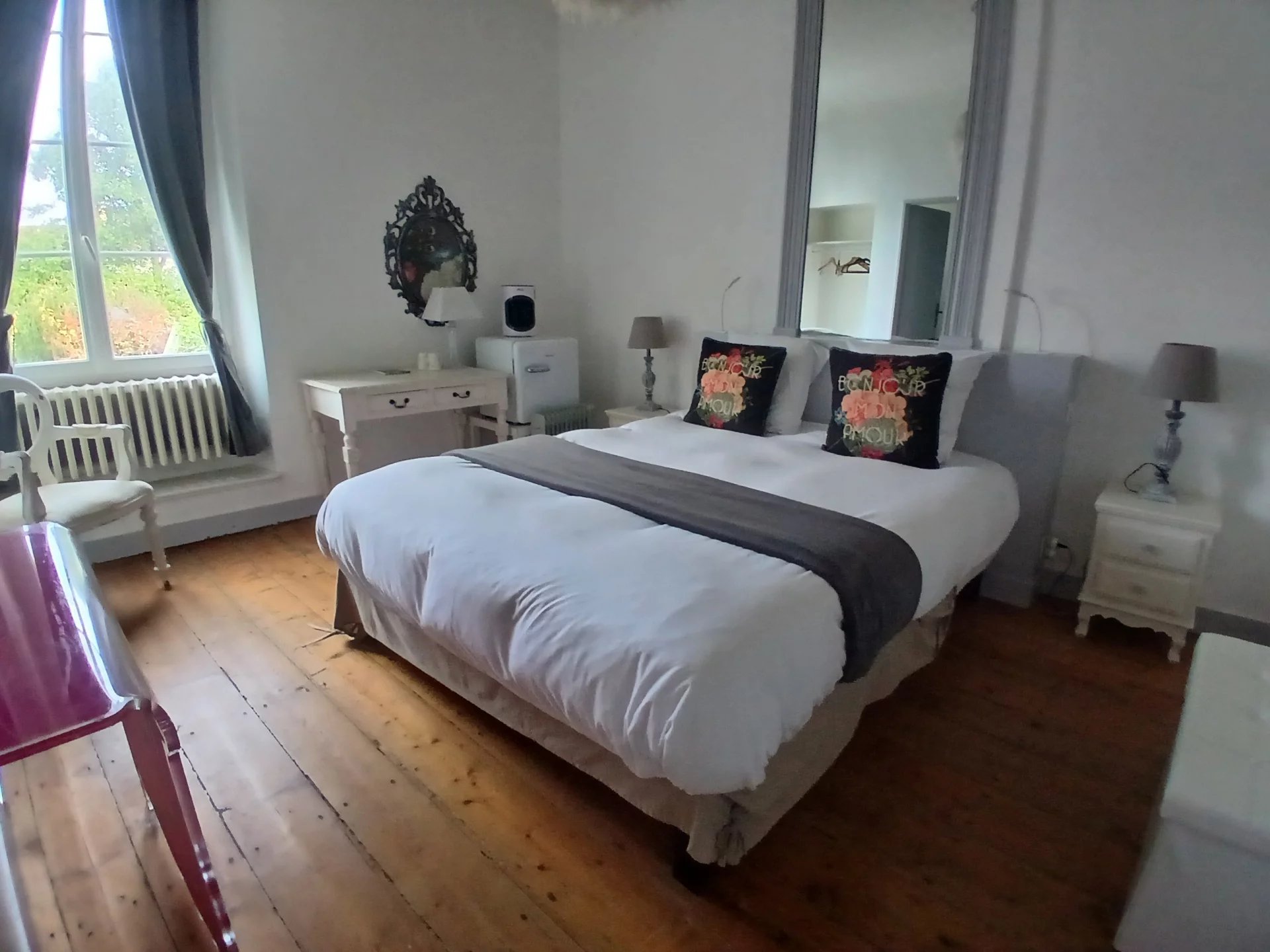 Large stone town house, prime location for bed and breakfast business, Aquitaine – France – BVI82379