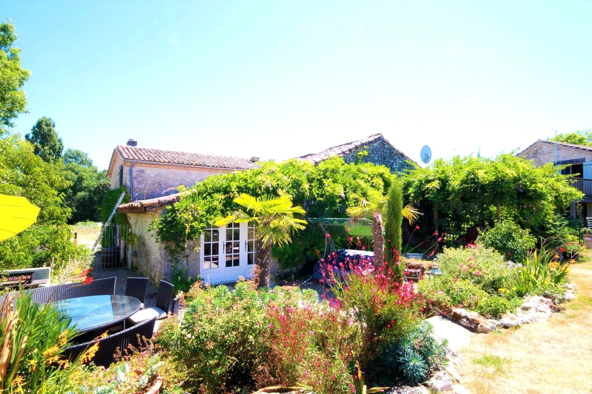 Turnkey property with gites on the outskirts of Eymet, Aquitaine – France – BVI63691