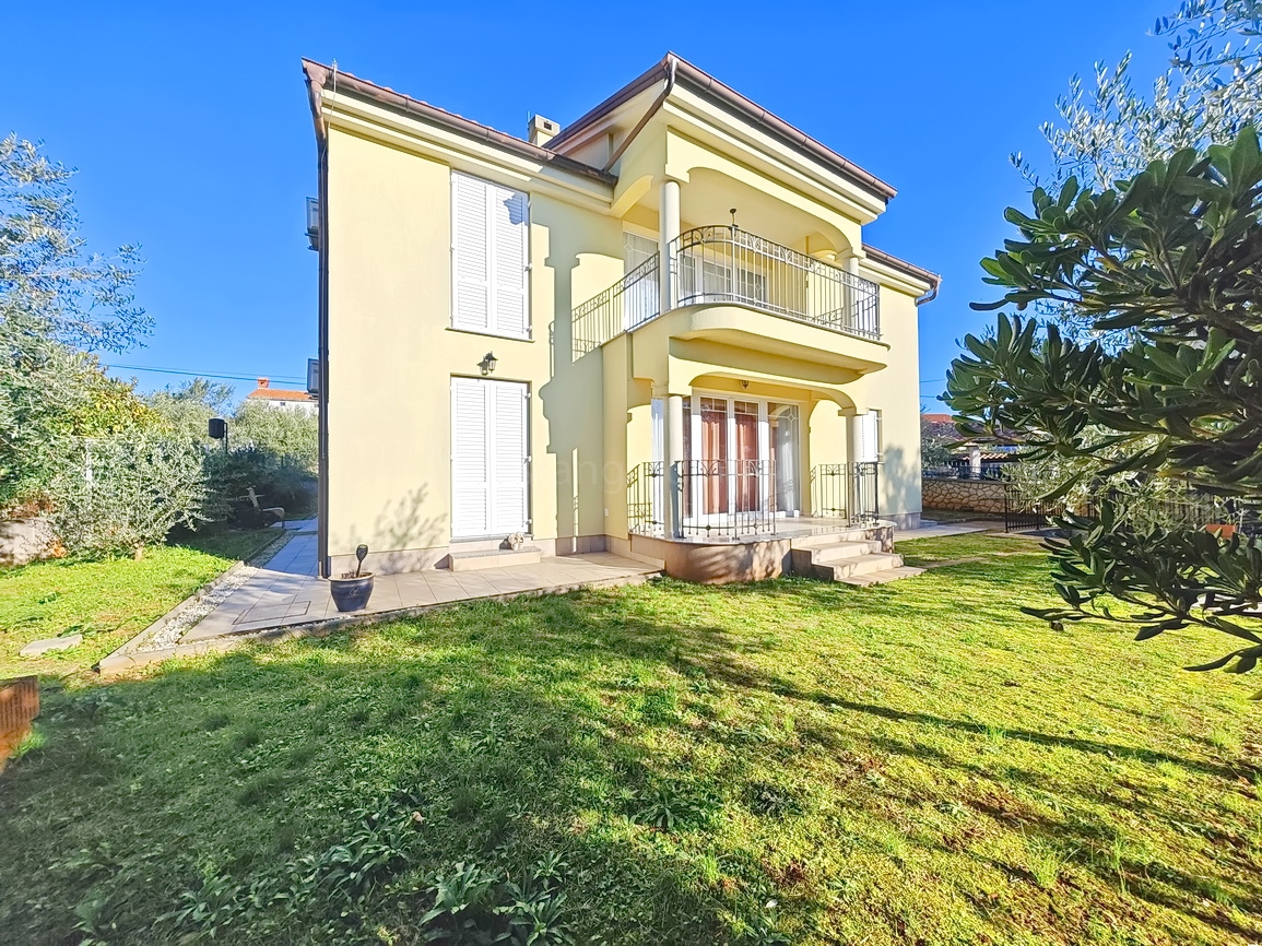 5 bedroom villa in Malinska-Dubašnica, Croatia – 103526