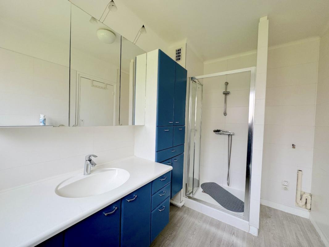 2 bedroom t4 in Asnieres Sur Seine, Hauts-de-Seine, France – 57C66996179B4D44