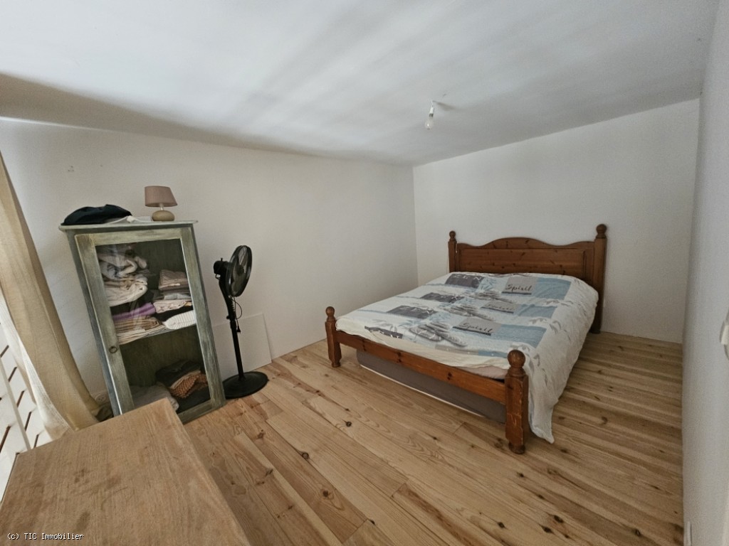 6 bedroom House in Aunac, France – r7385