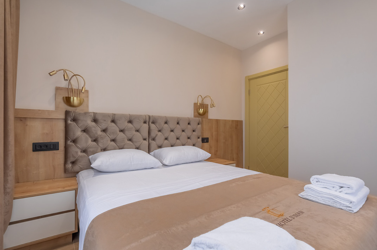 20 bedroom Hotel in Dobre Vode, Montenegro – CMM53317