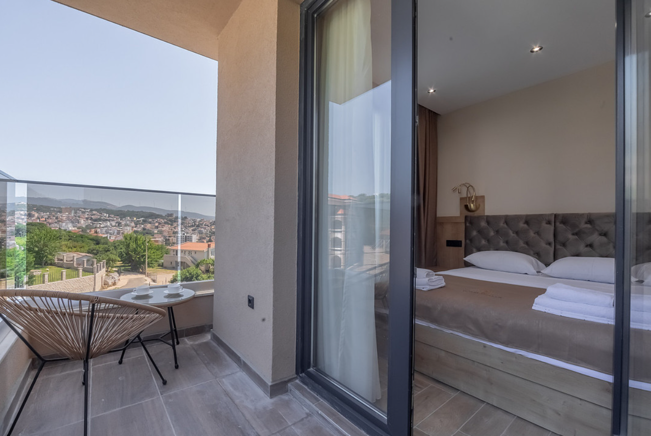 20 bedroom Hotel in Dobre Vode, Montenegro – CMM53317