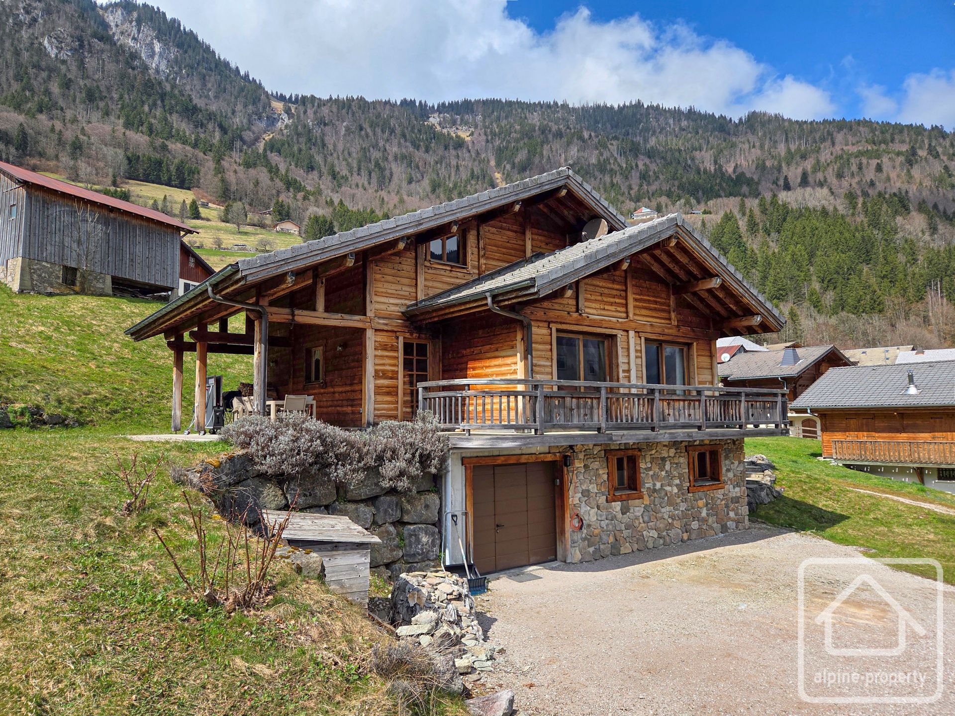 A Beautiful And Spacious Chalet In A Pretty Village Not Far From The Ski Areas. – CHALETLOURSON